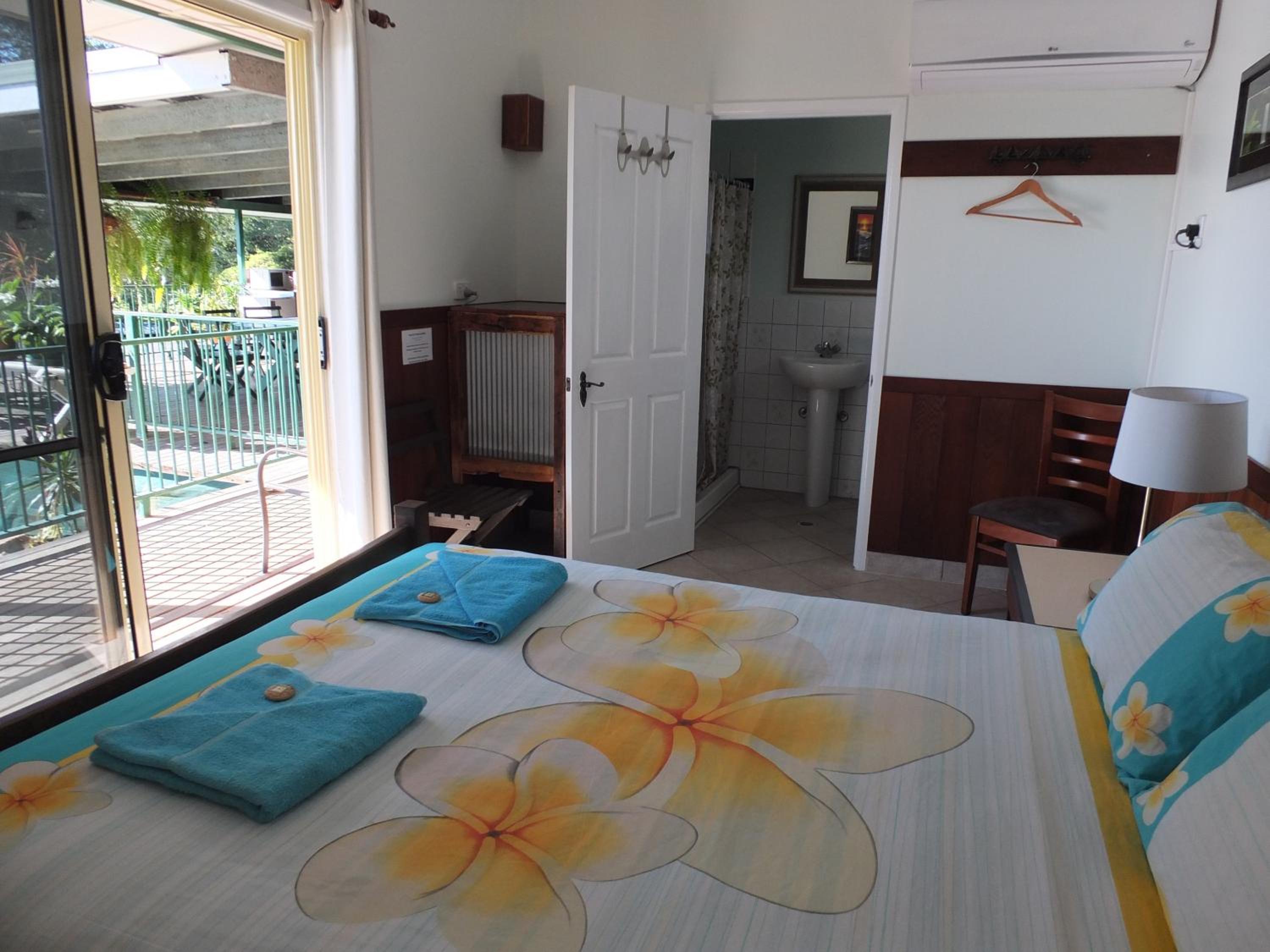 Premium Queen Room with River Views - Photo 4
