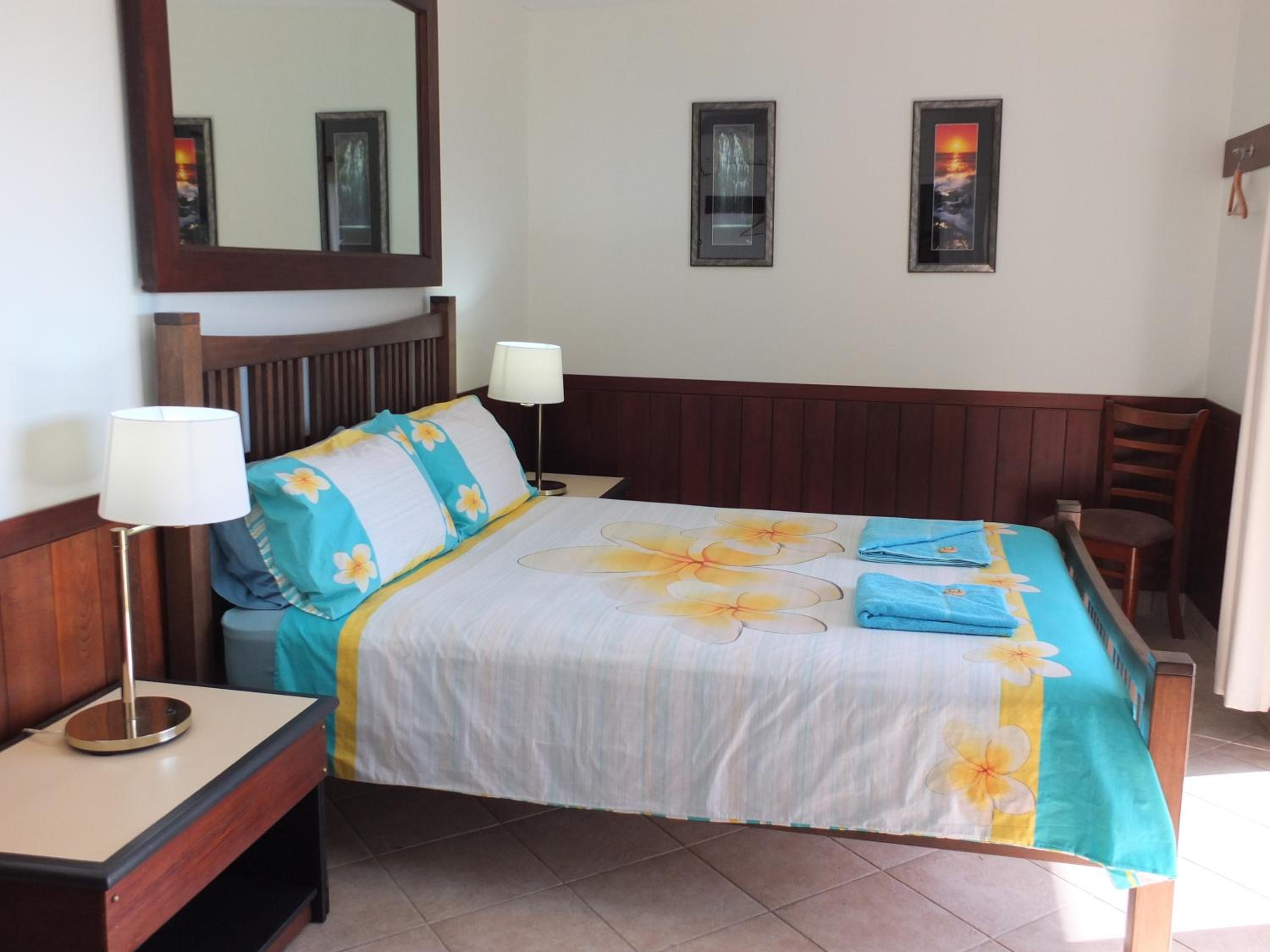 Premium Queen Room with River Views - Photo 3