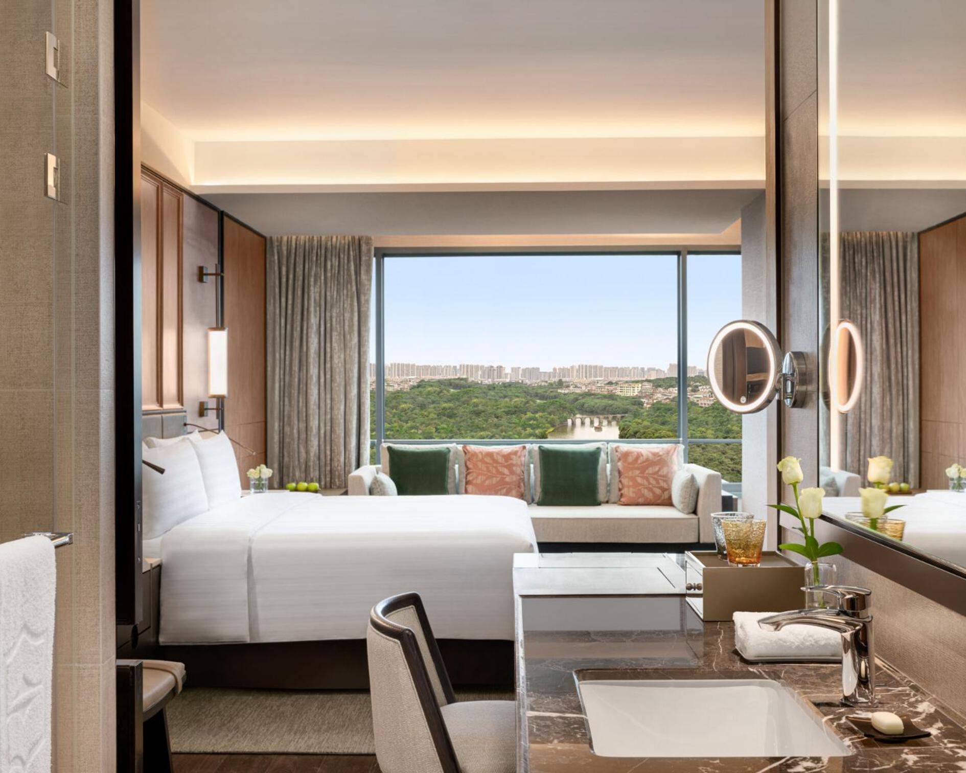 Premier River View King - Photo 1