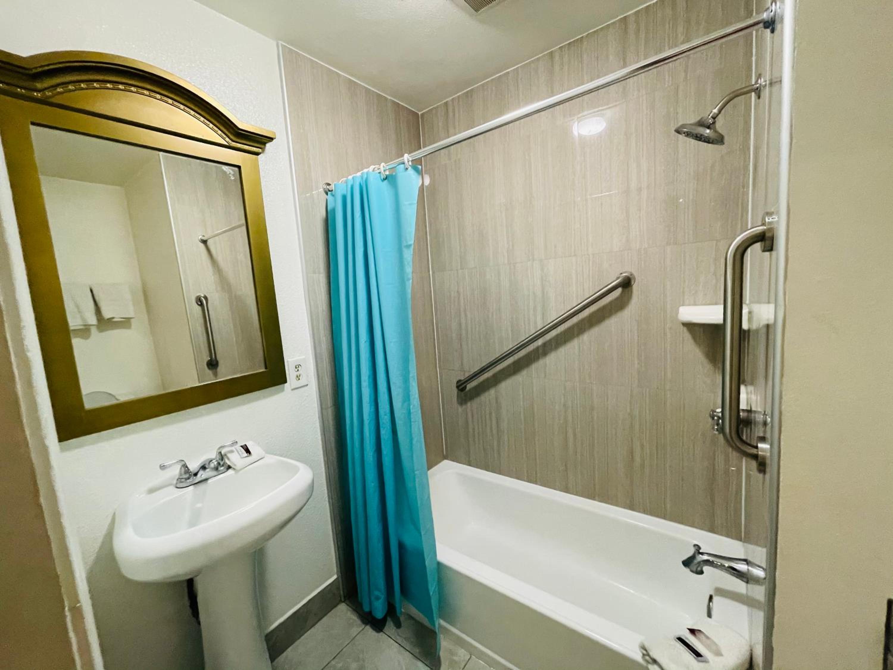 Standard King Room - Photo 7