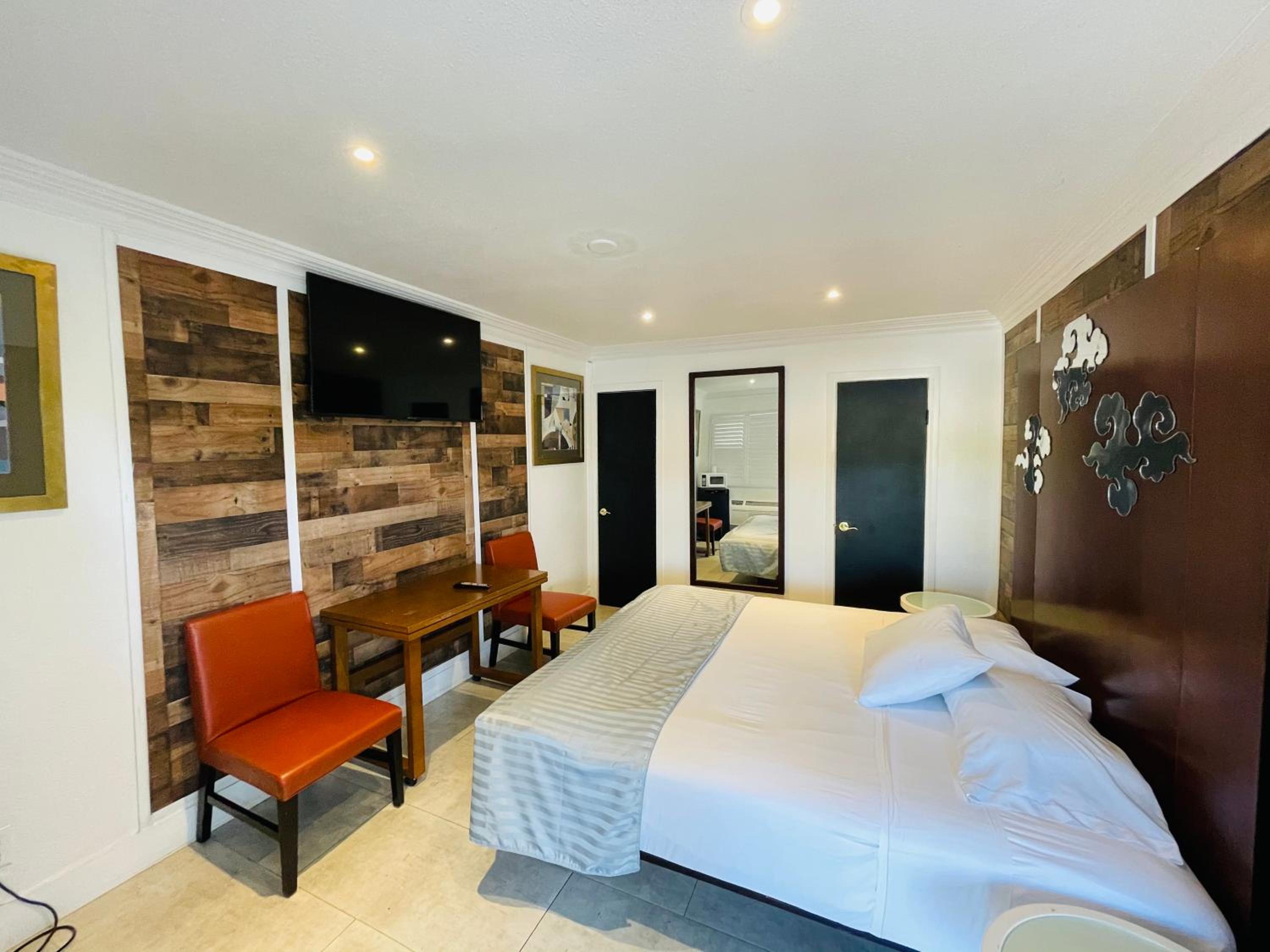Standard King Room - Photo 6