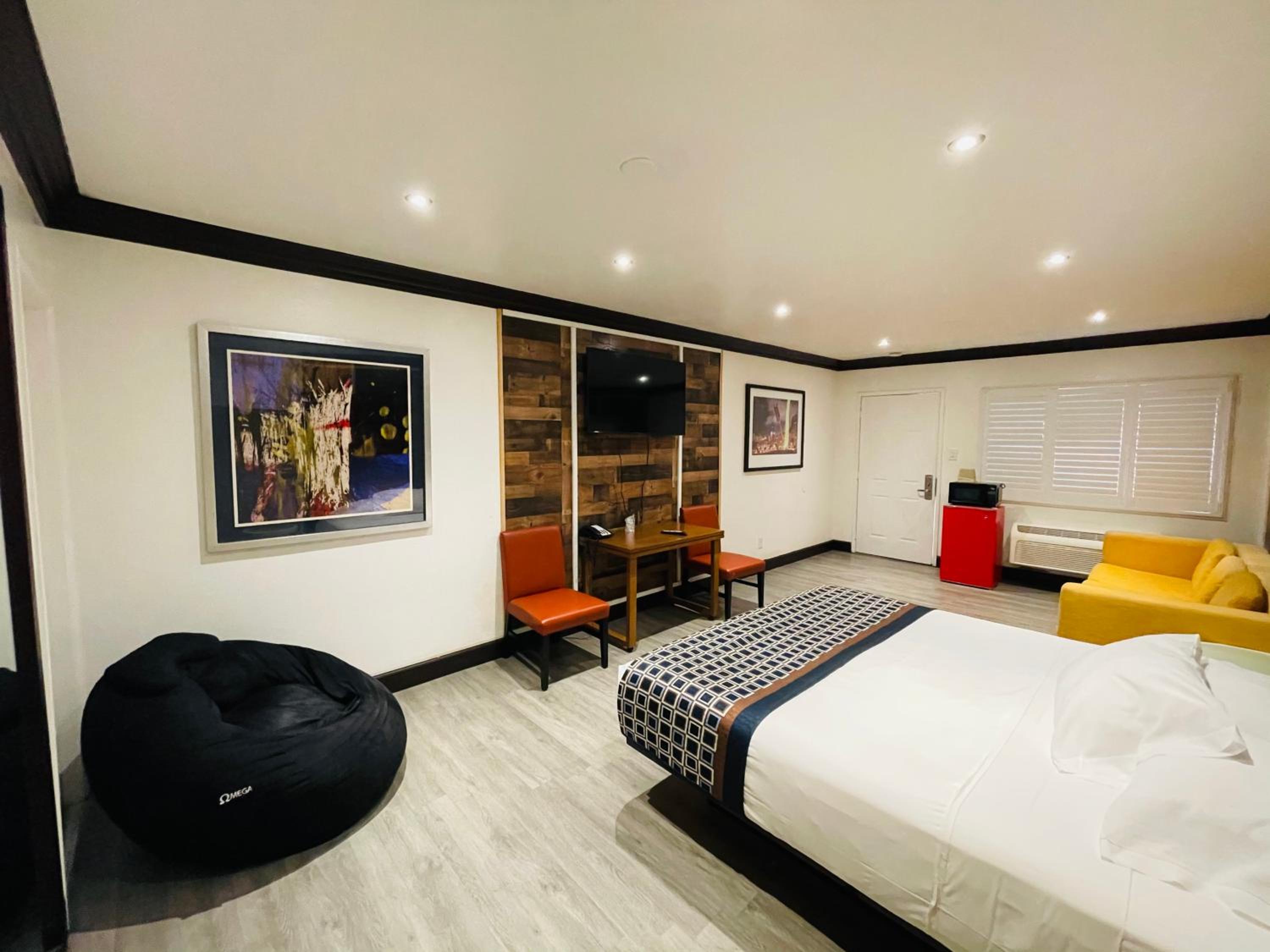 King Suite - Photo 26