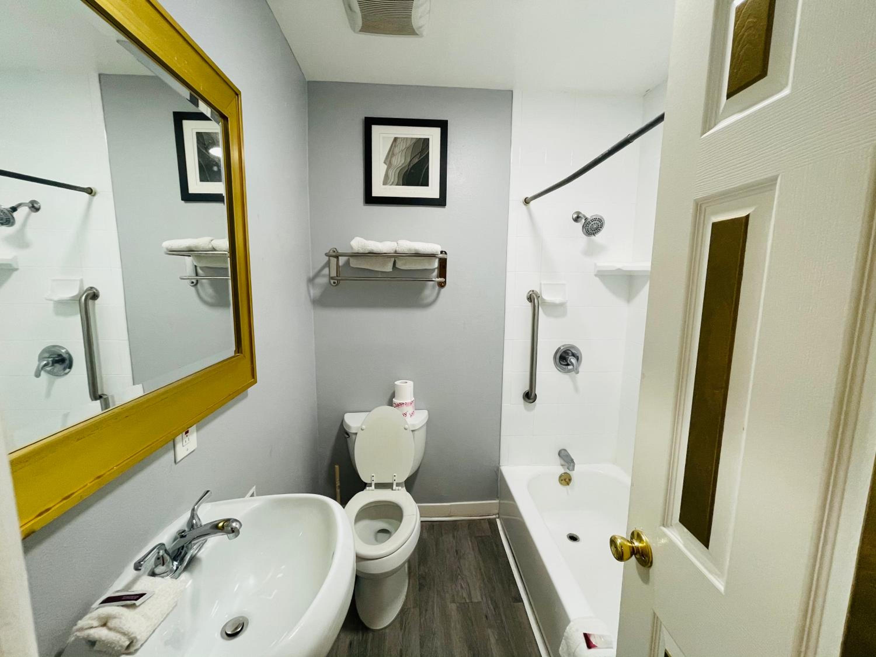 King Suite - Photo 24