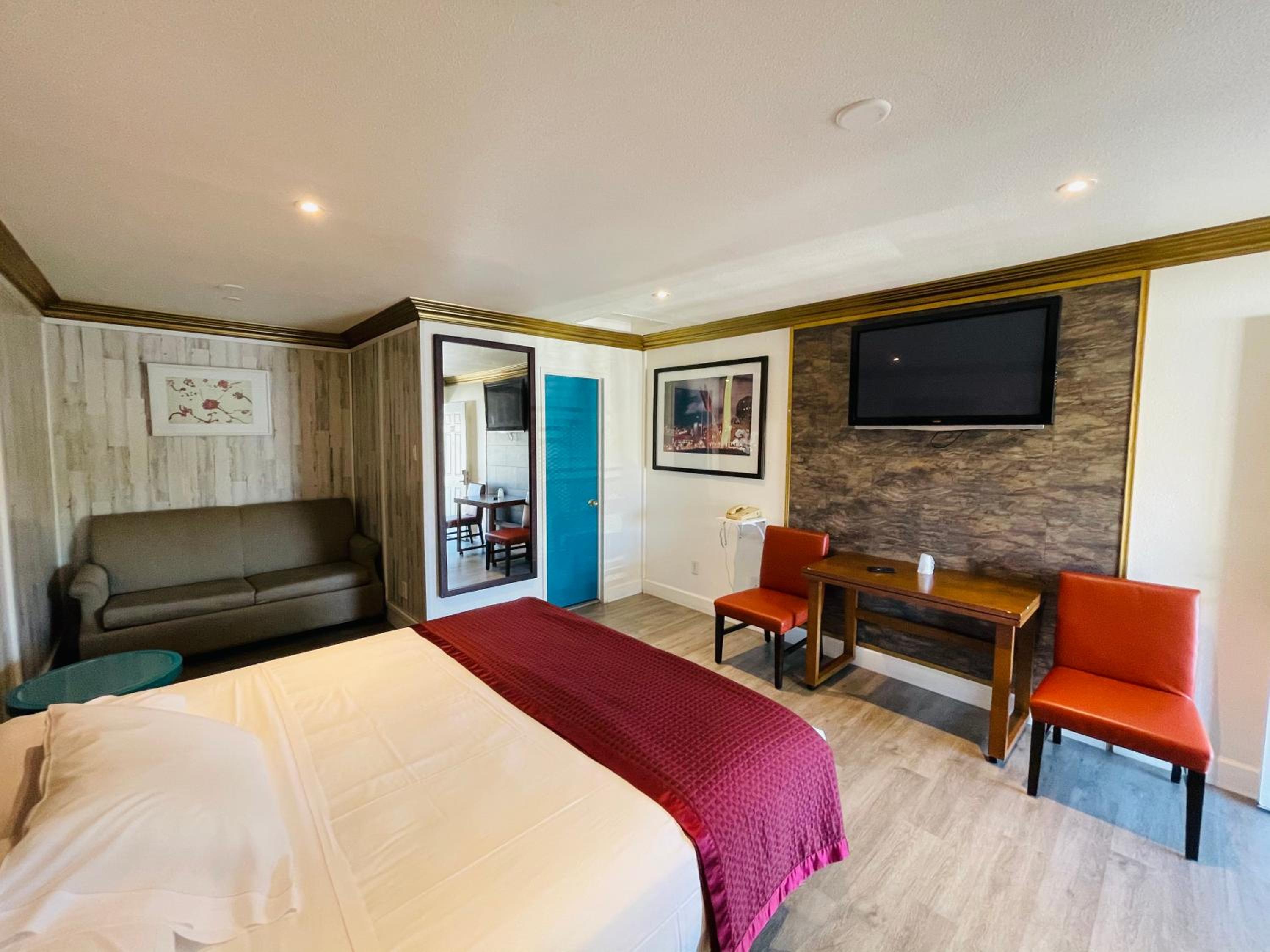 King Suite - Photo 3