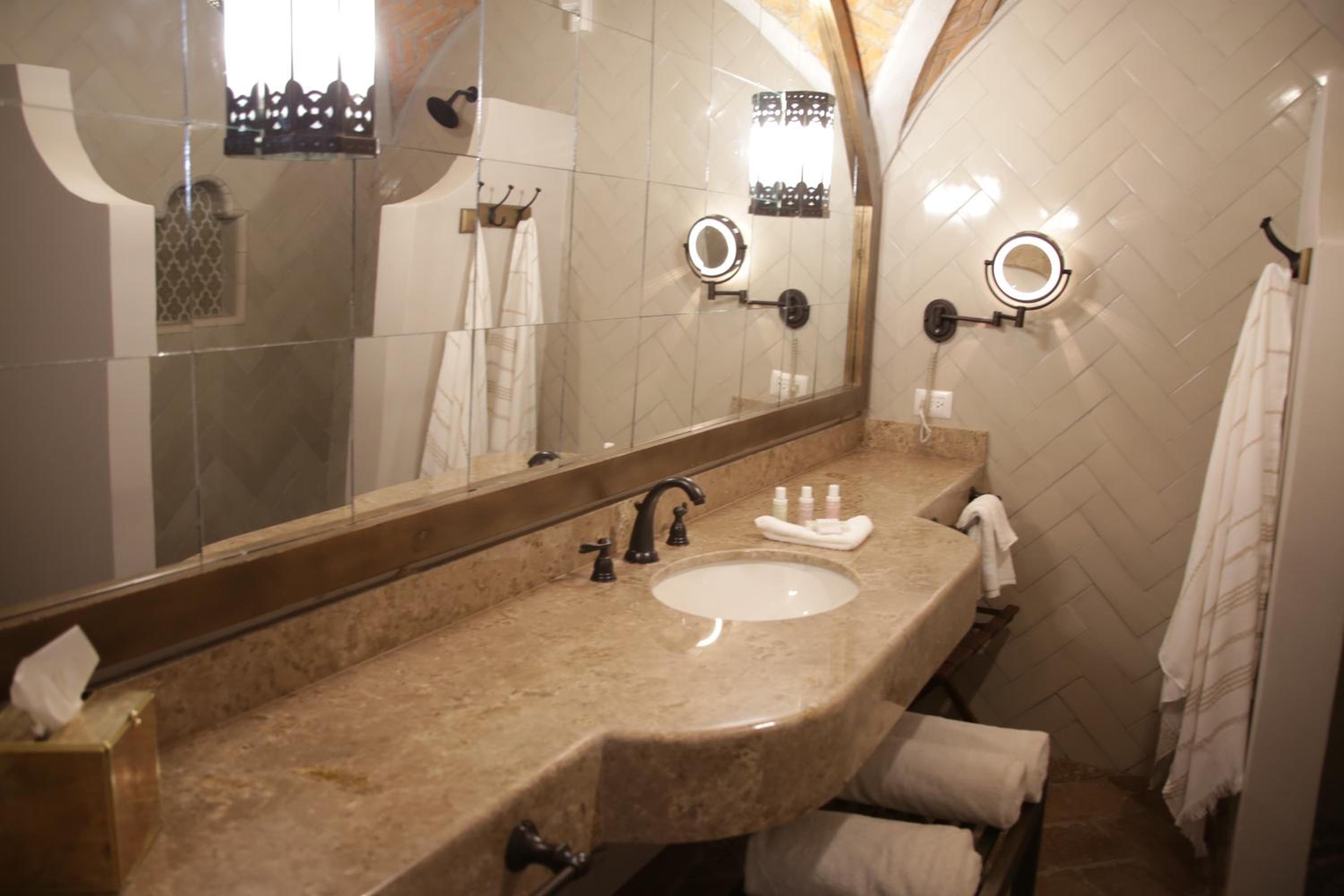 Deluxe Plus Room - Photo 12