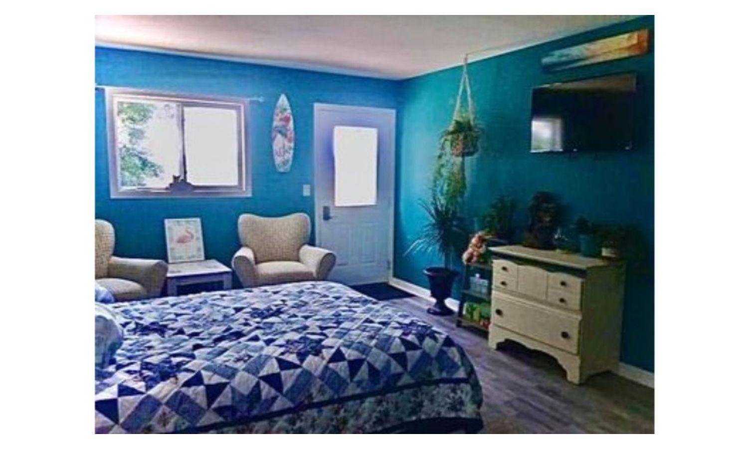 Deluxe Double Room (2 Adults + 1 Child) - Photo 16