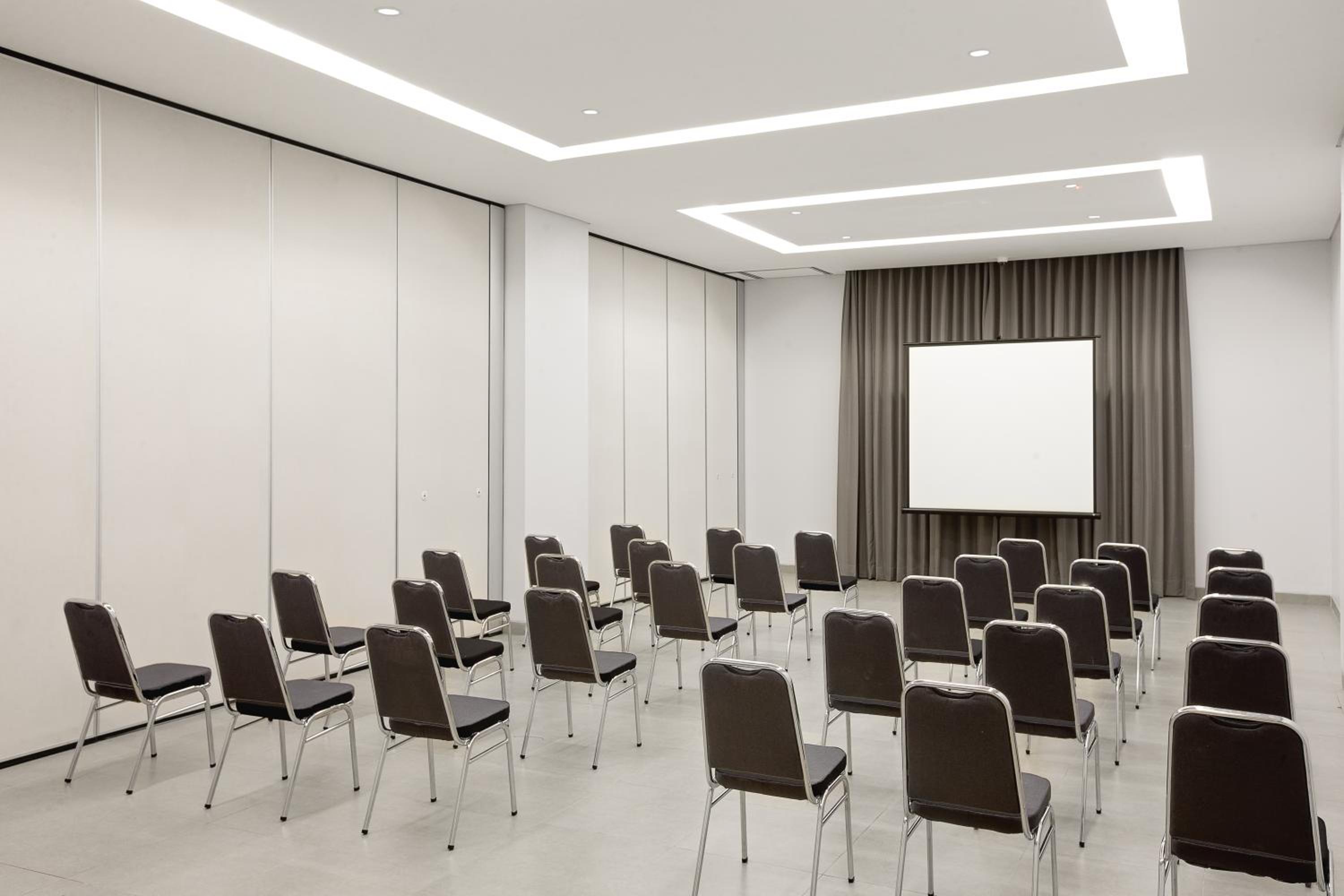 Smart Hollywood Room - Photo 4