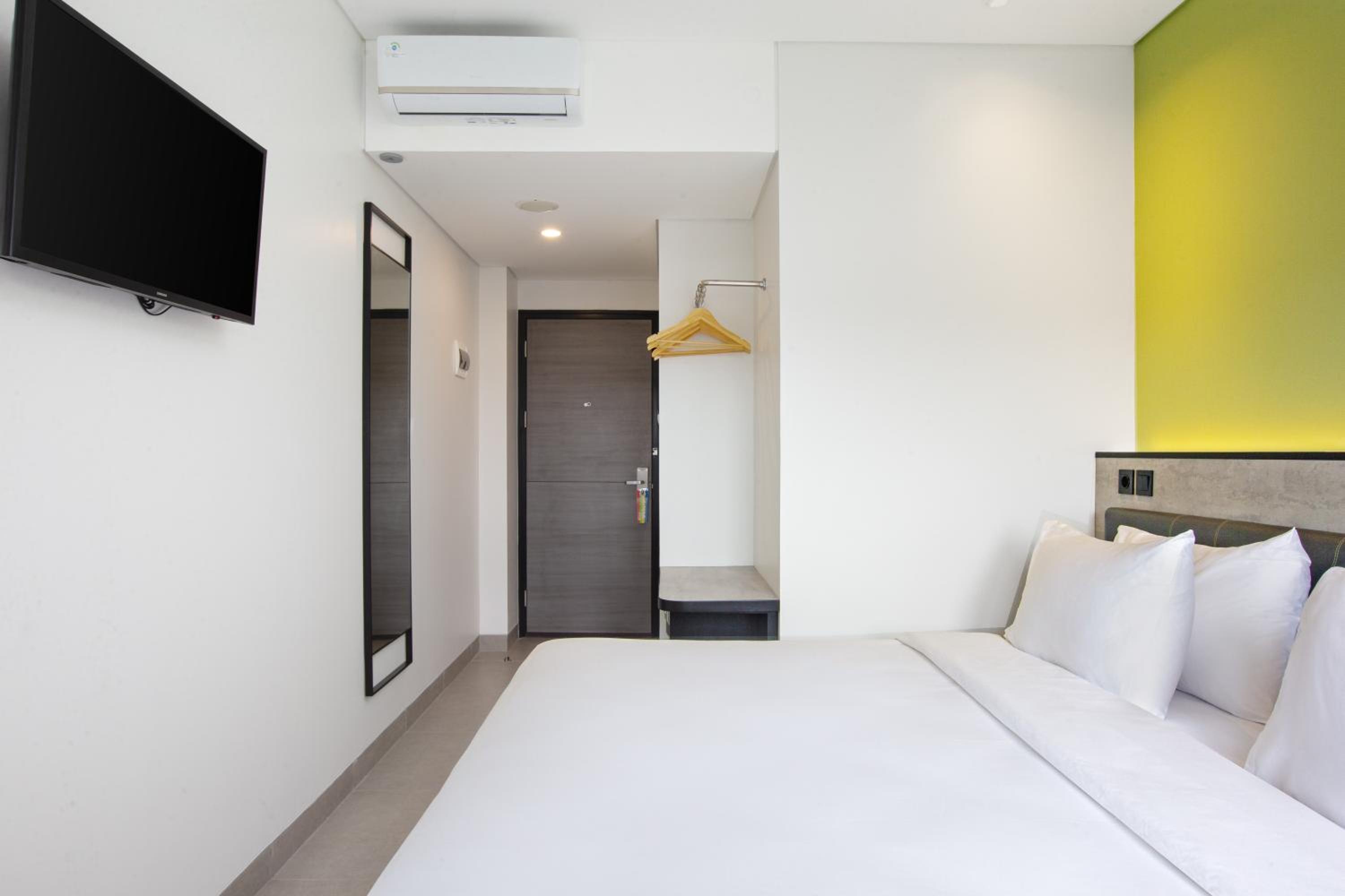 Smart Hollywood Room - Photo 3