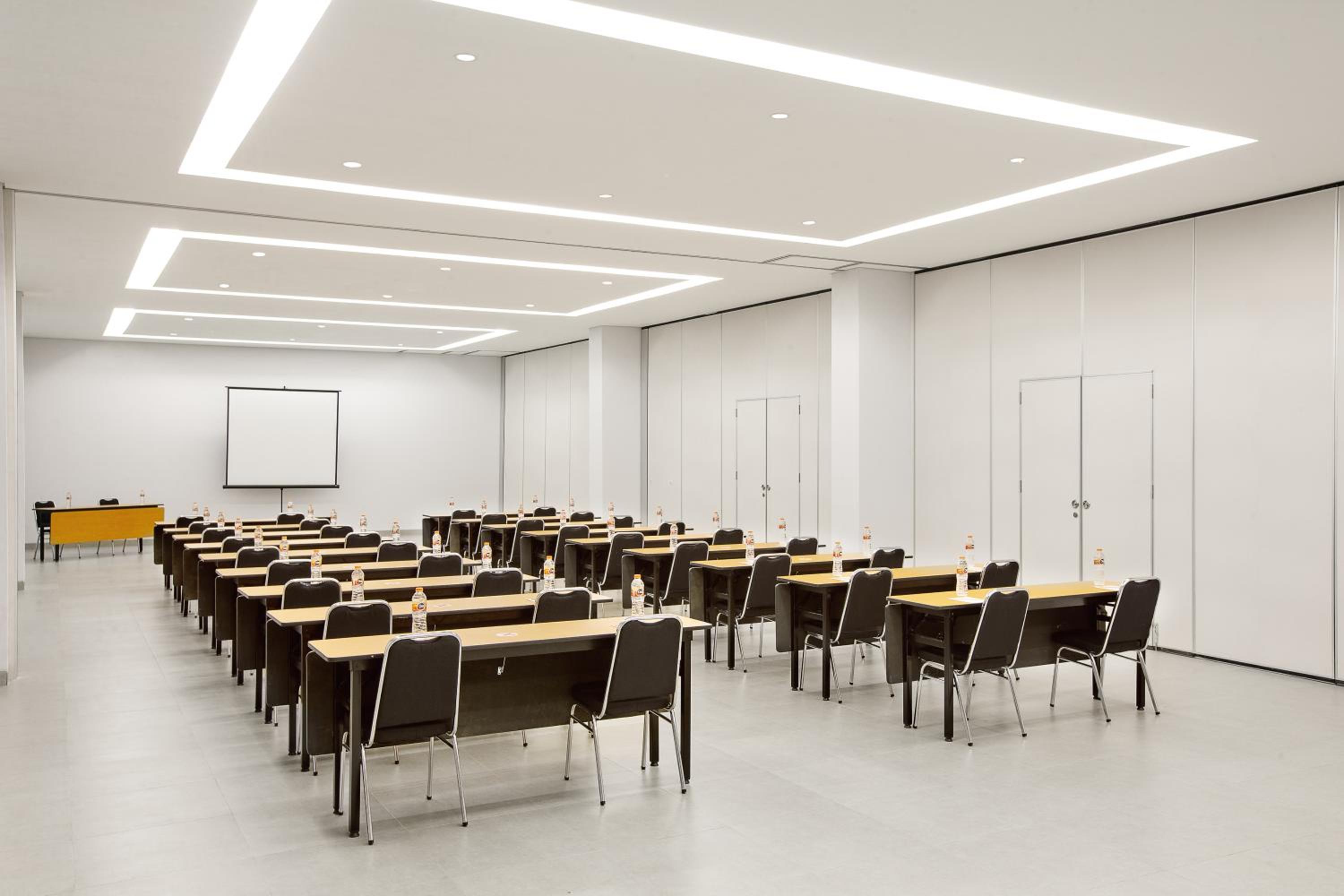 Smart Hollywood Room - Photo 8