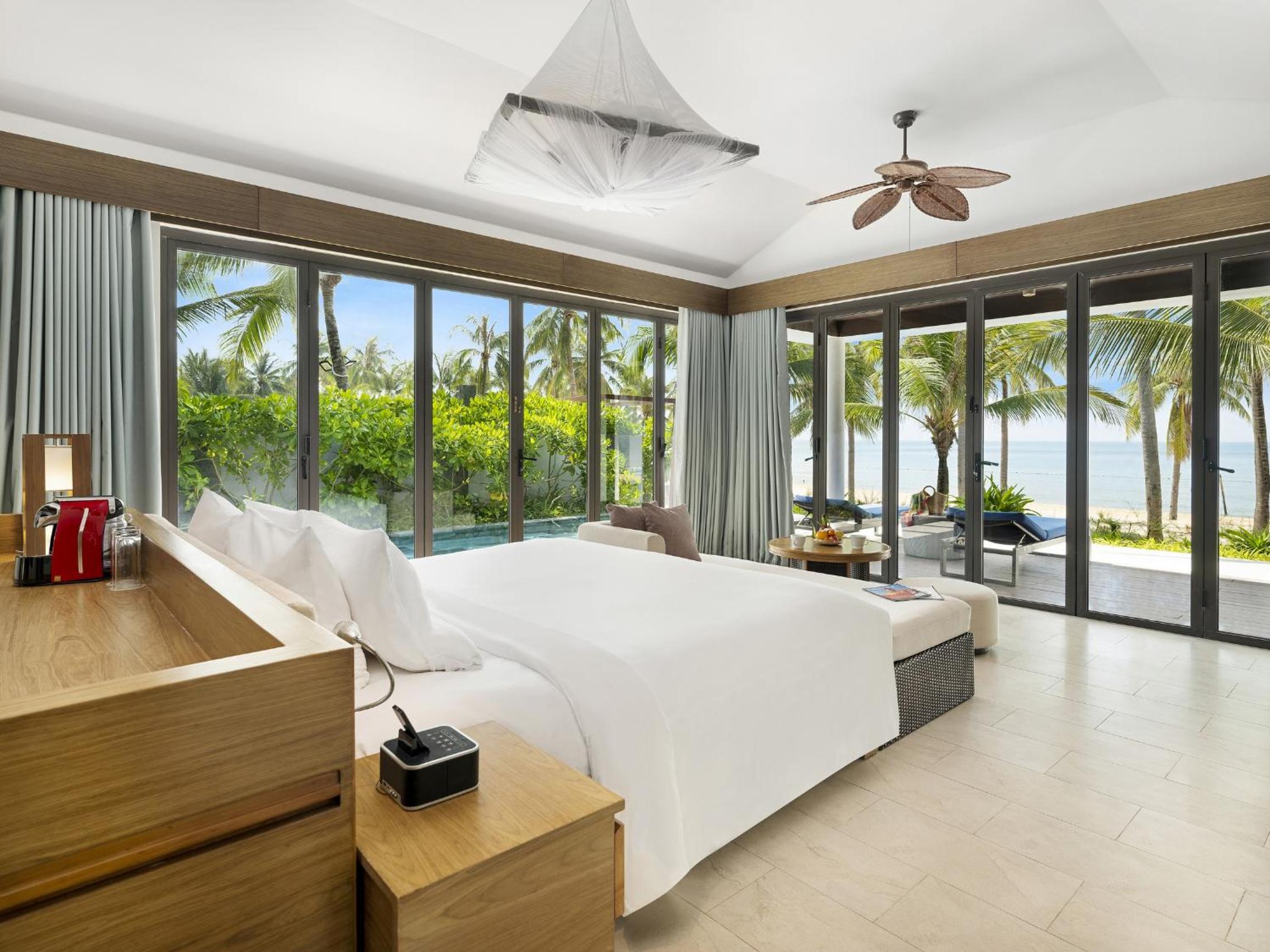 Deluxe Bungalow with Sea View and Private Pool photo 3
