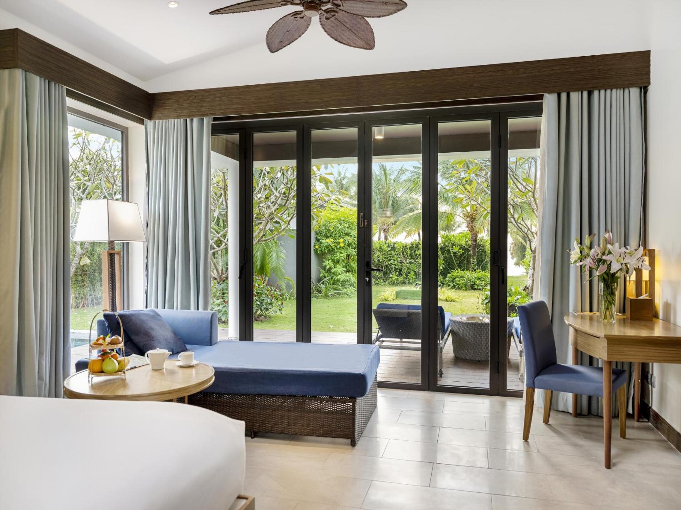 Deluxe Bungalow with Private Pool and Garden View photo 2