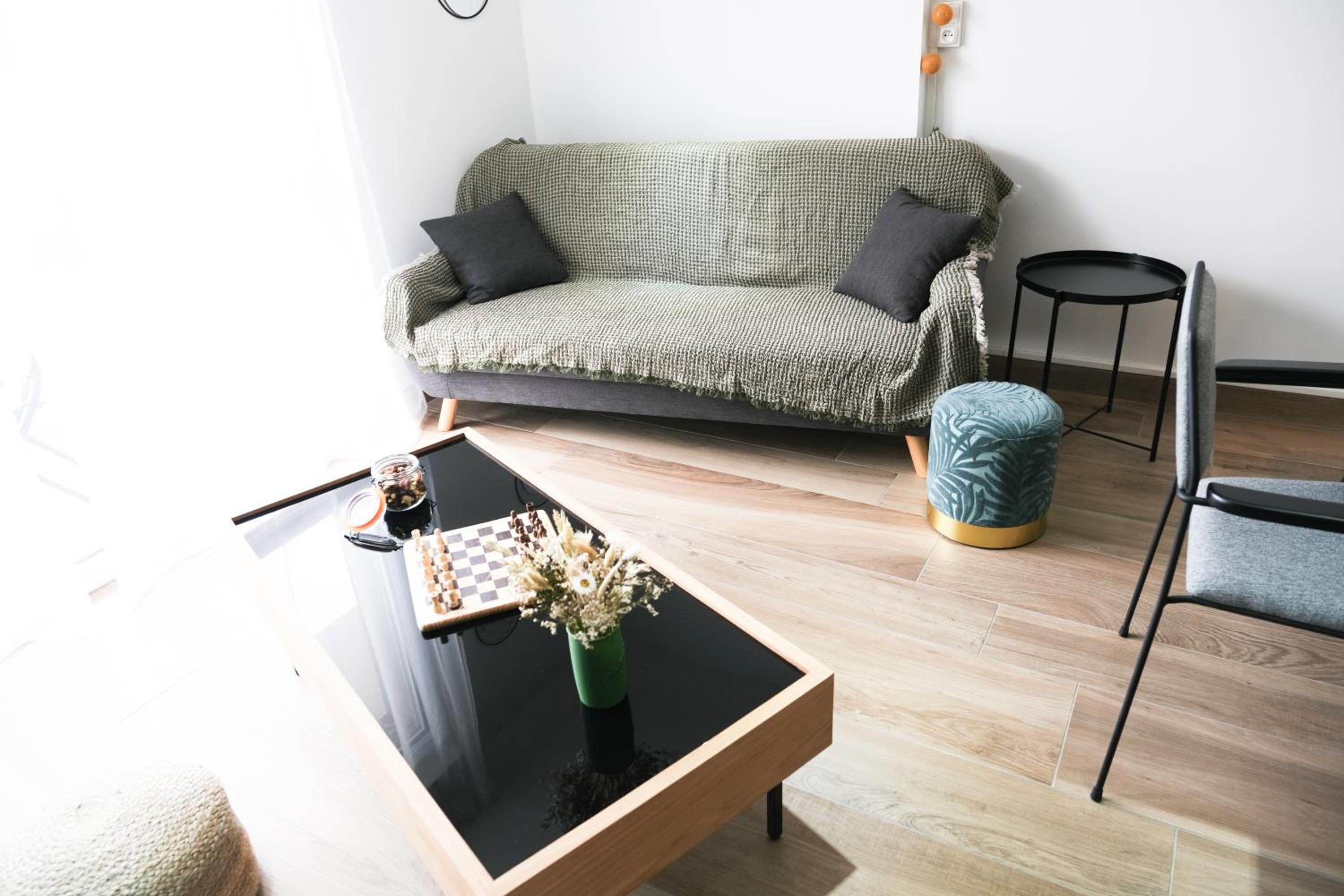 One-Bedroom Apartment - Photo 1
