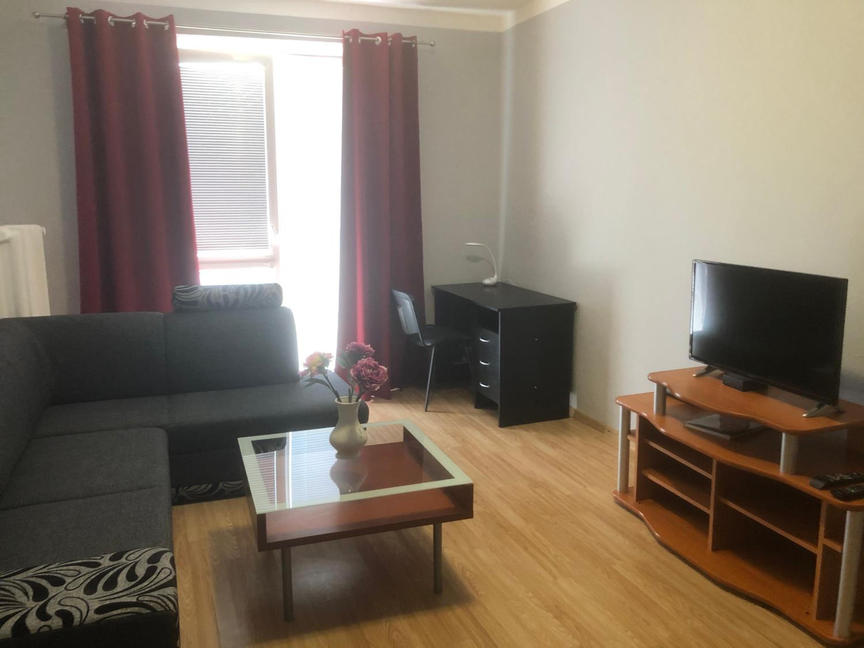 One-Bedroom Apartment photo 1