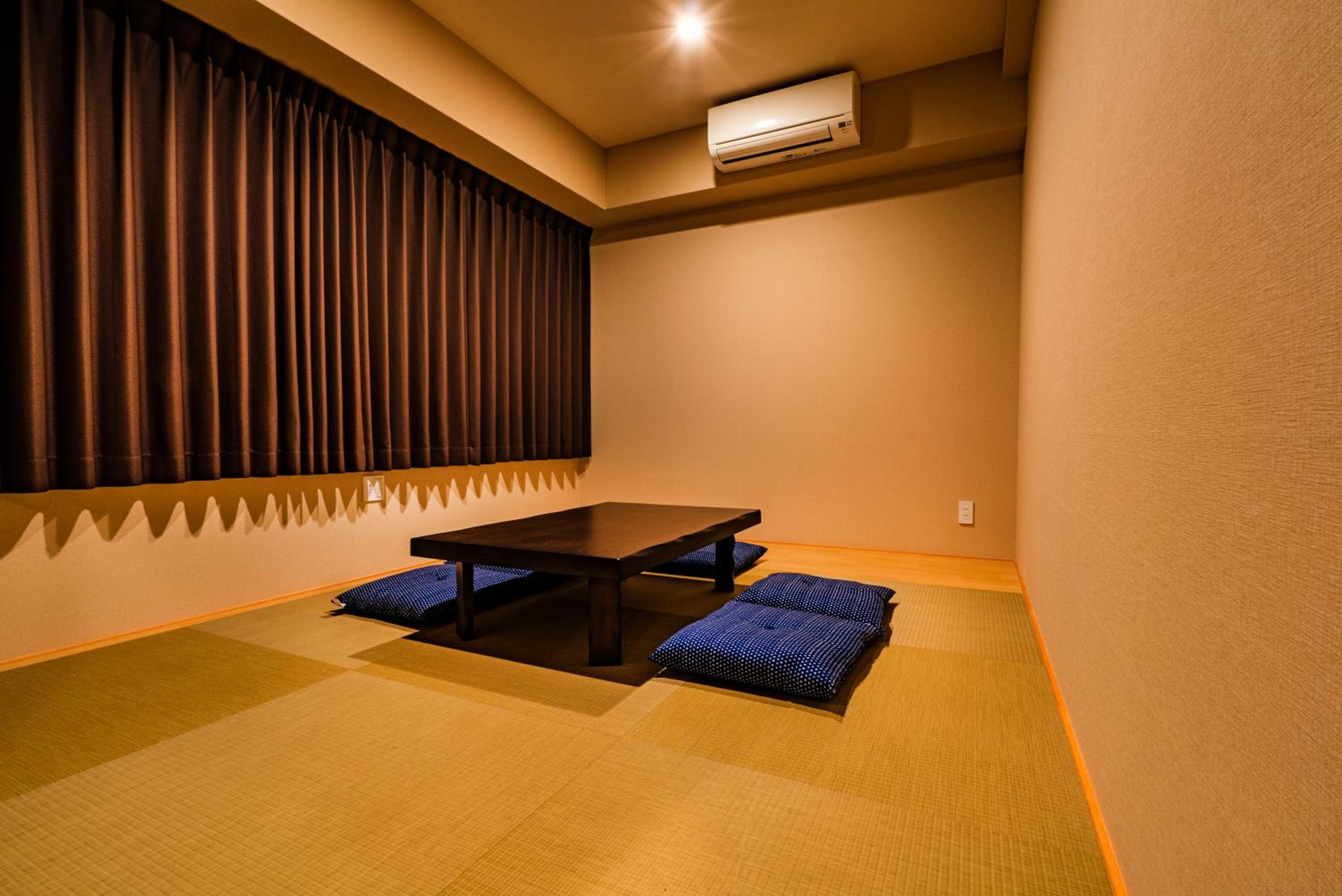 Queen Suite with Spa Bath - Photo 13