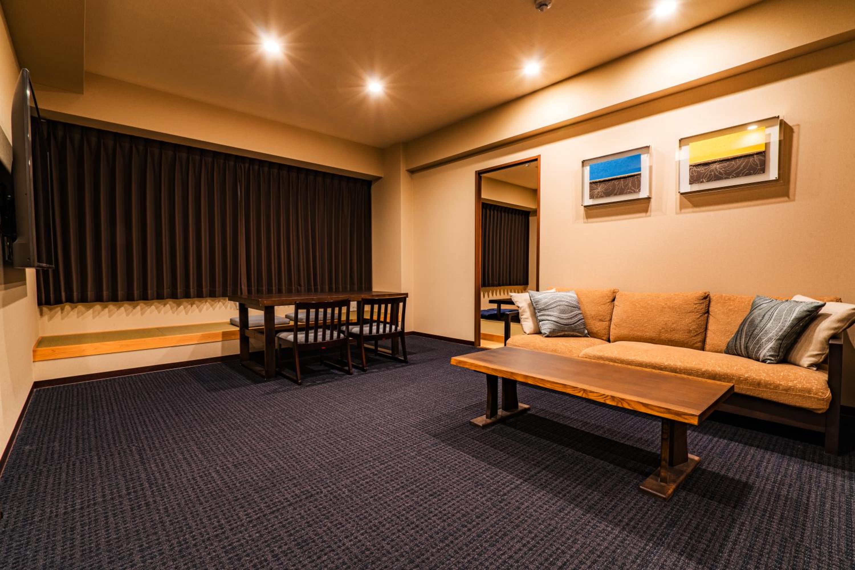 Queen Suite with Spa Bath - Photo 15