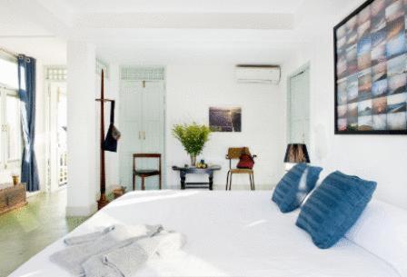Deluxe Double Room with Balcony - Photo 28