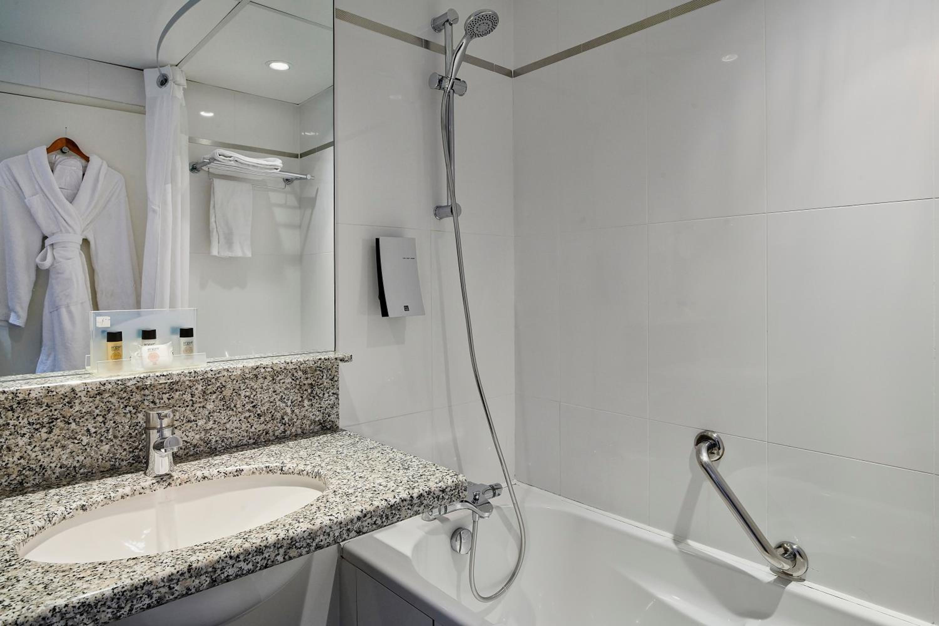 Standard King Room with Mini-bar - Photo 6
