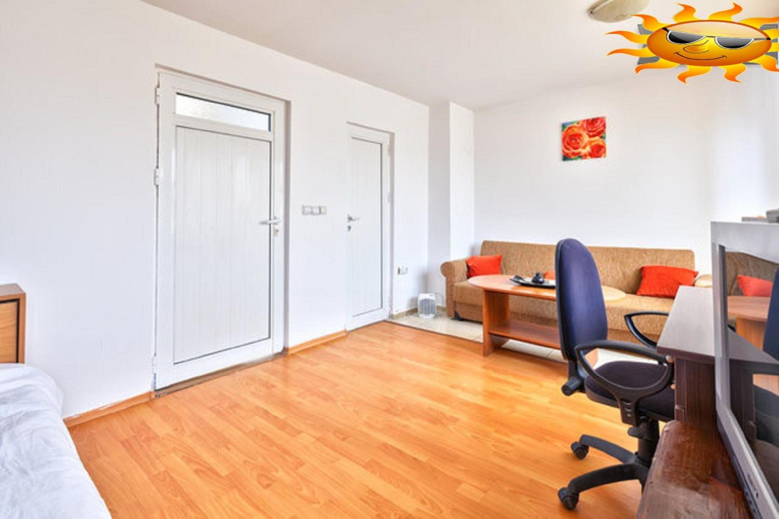 Basic Triple Room with Private Bathroom photo 1