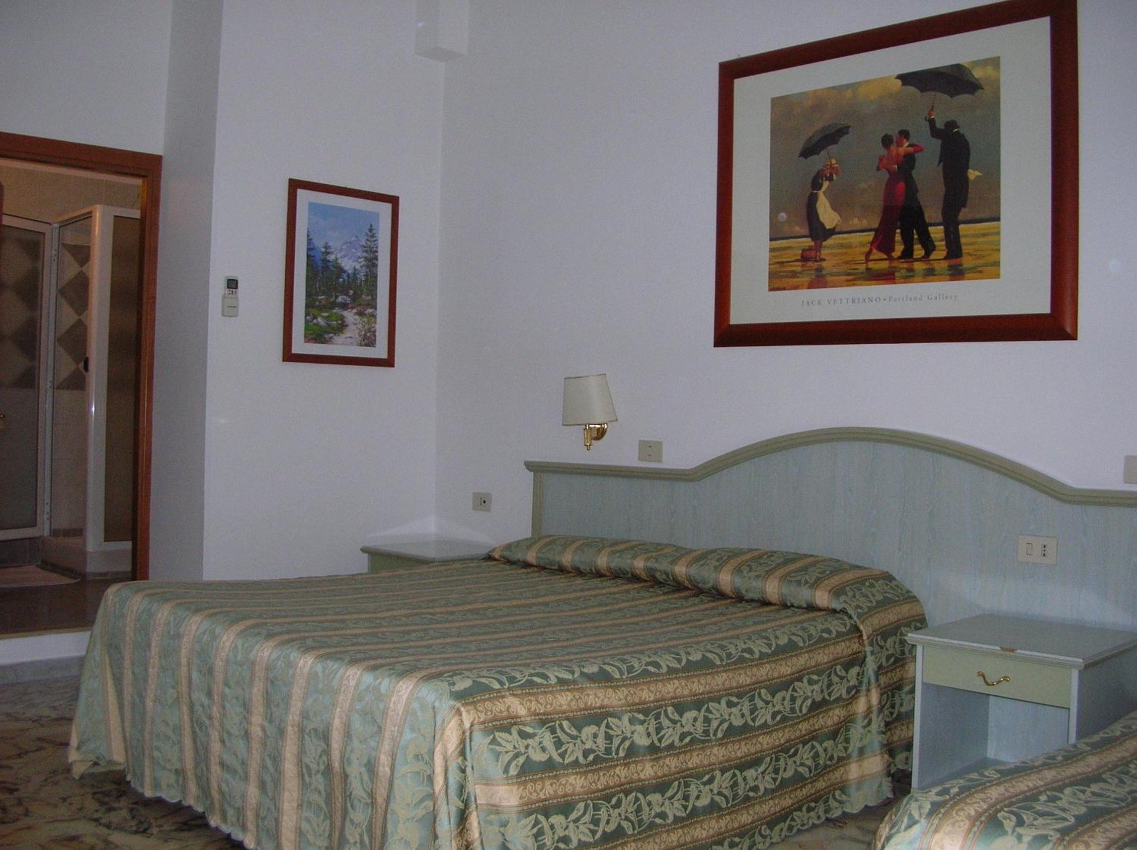 Double or Twin Room with Private Bathroom photo 2