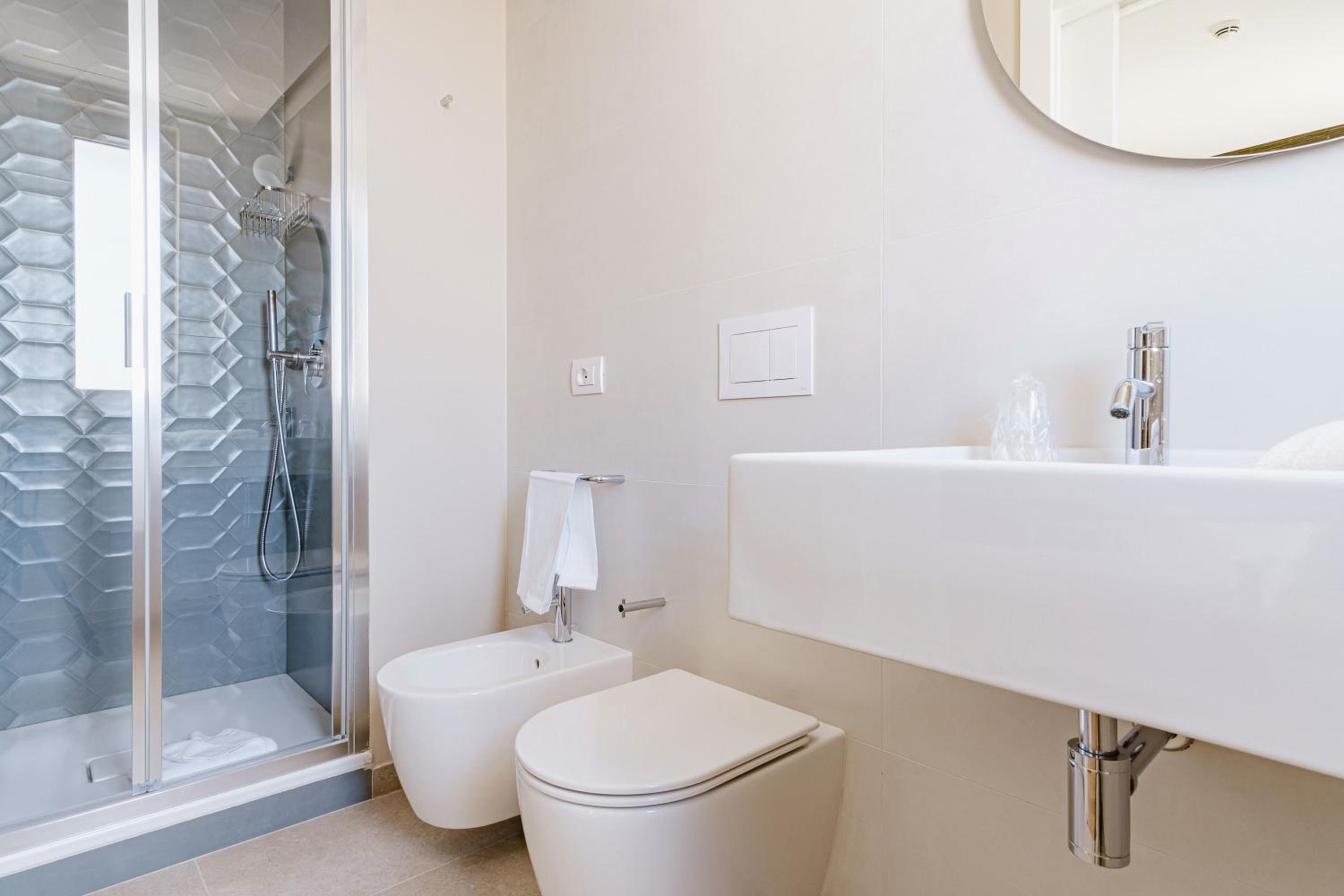 Deluxe Double Room - Photo 16