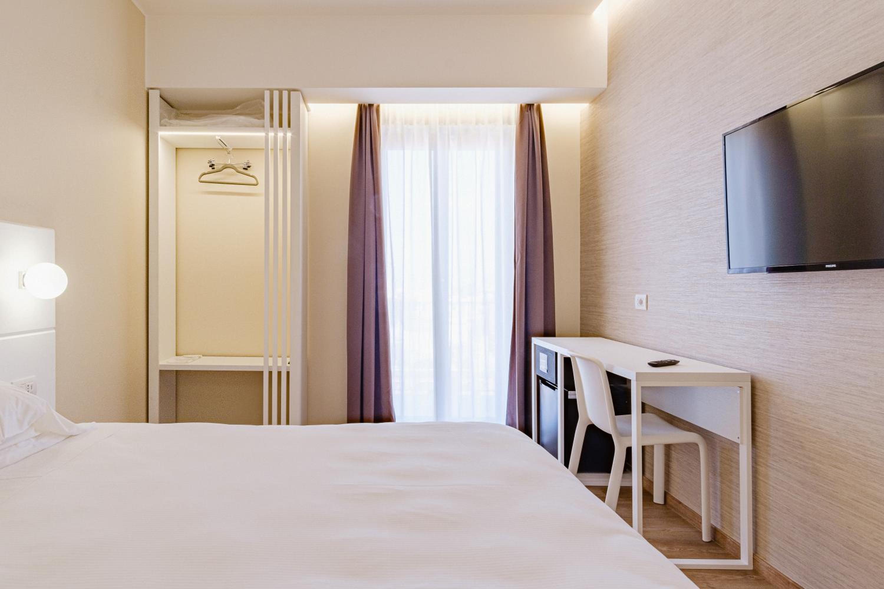 Deluxe Double Room - Photo 15