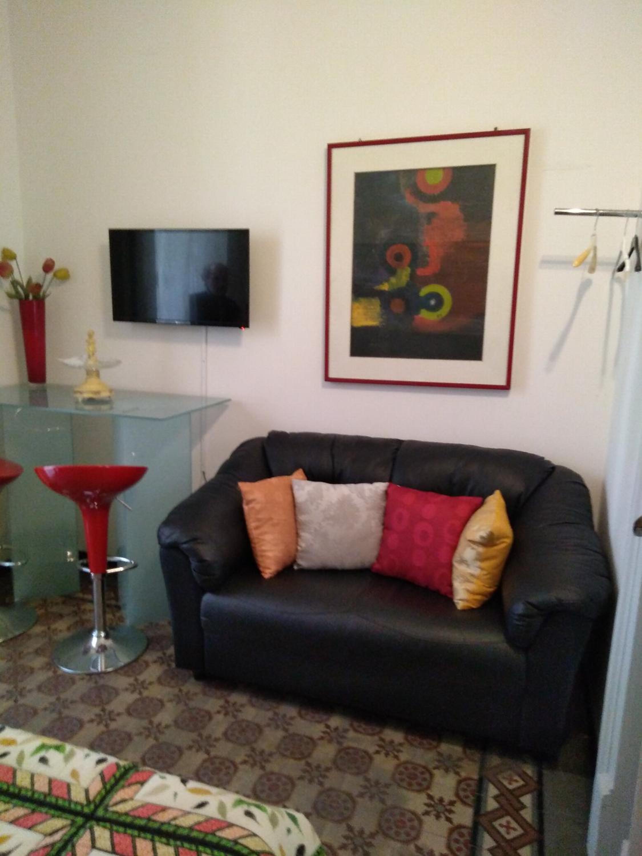 Double Room with Private External Bathroom - Photo 8