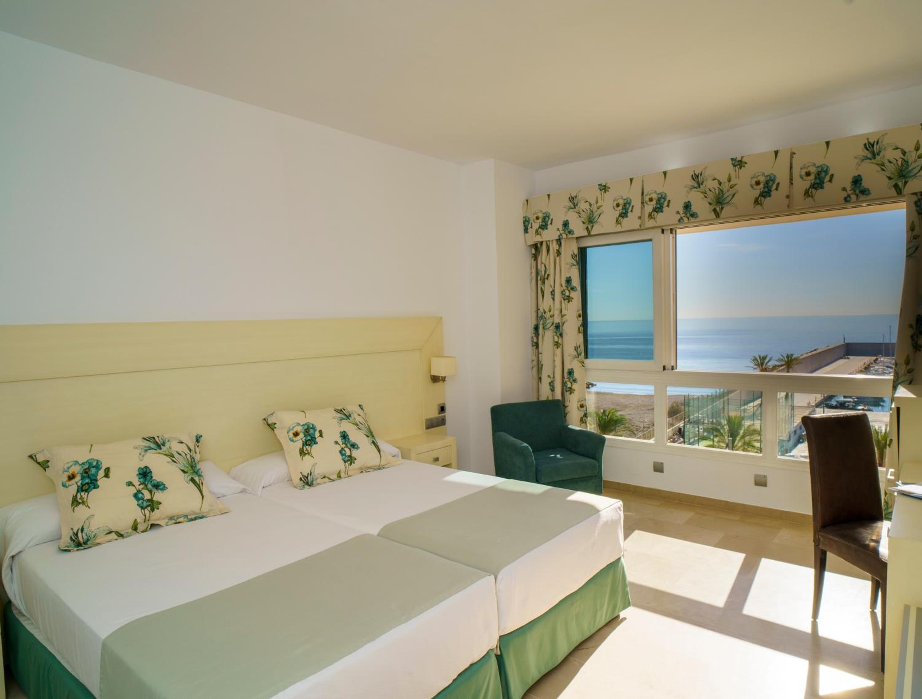 Double Room with Sea View - Photo 1