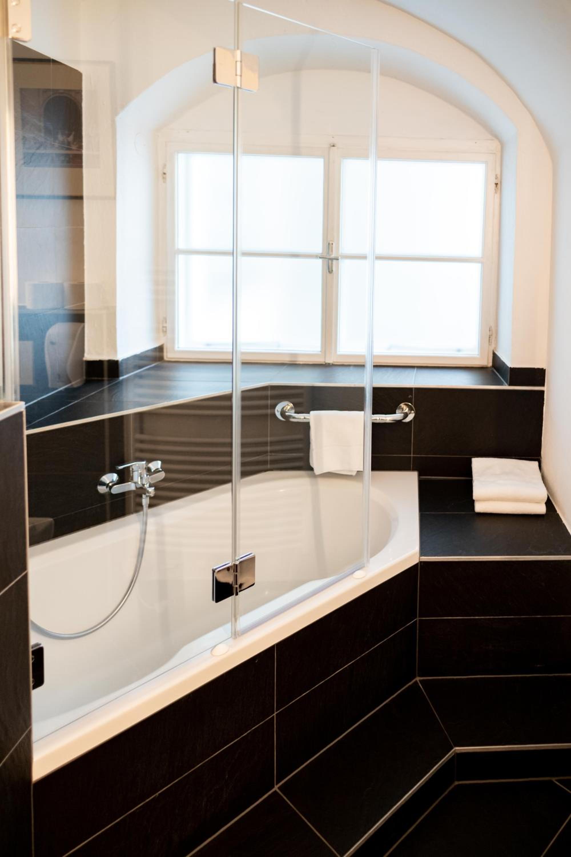 Luxury Apartment - Photo 3