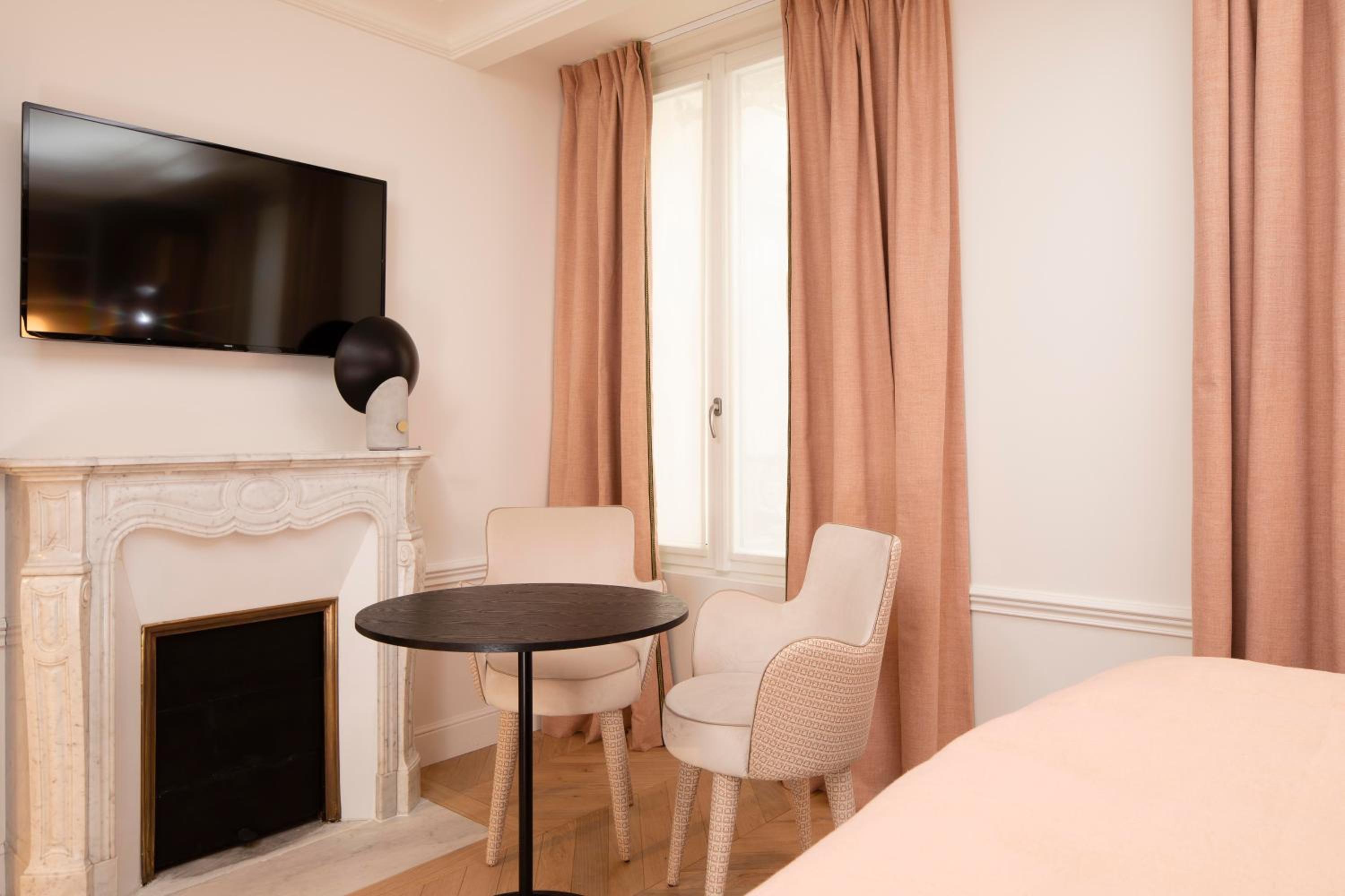 Deluxe Double or Twin Room photo 3