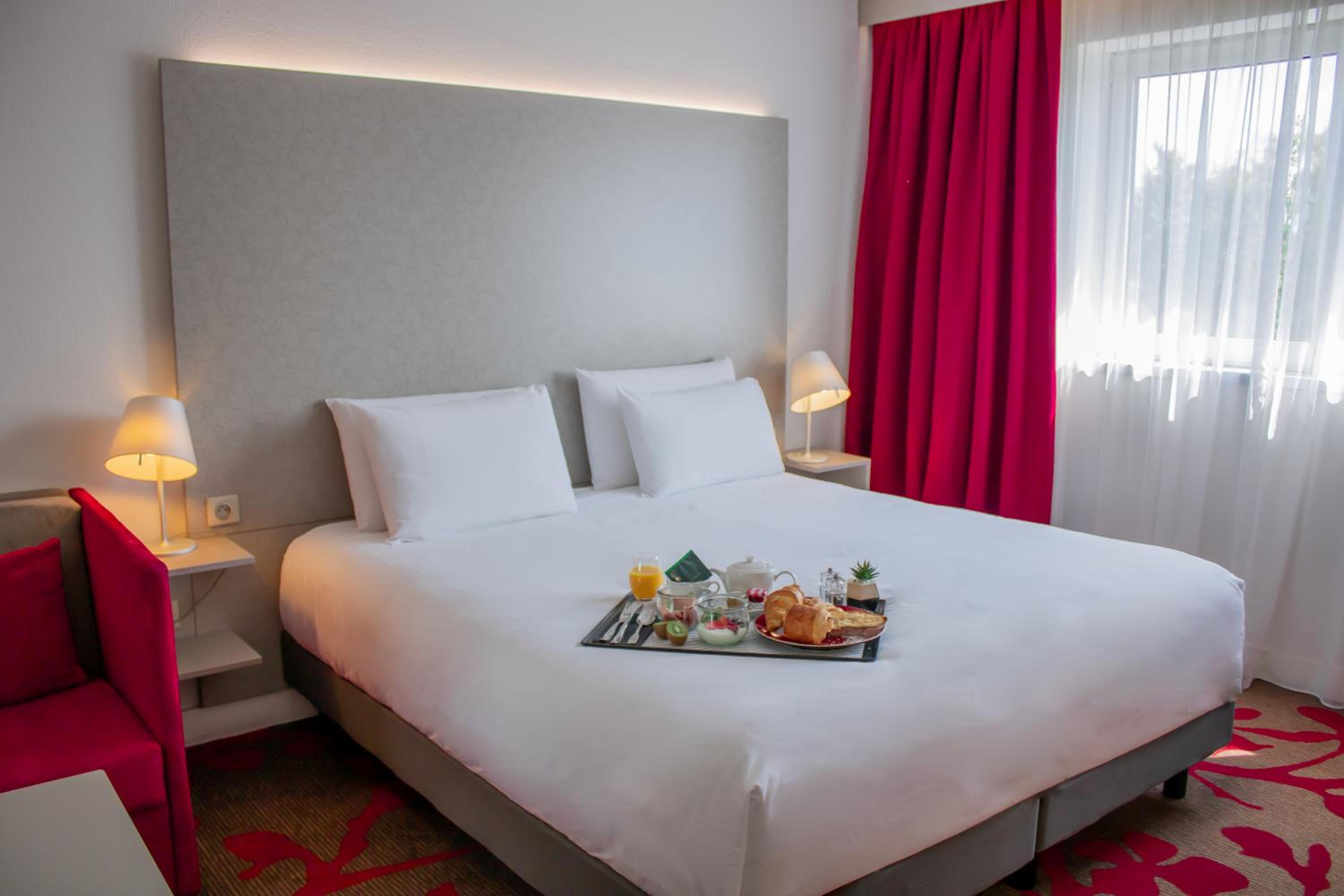 Superior Room with King Bed and Sofabed - Photo 4