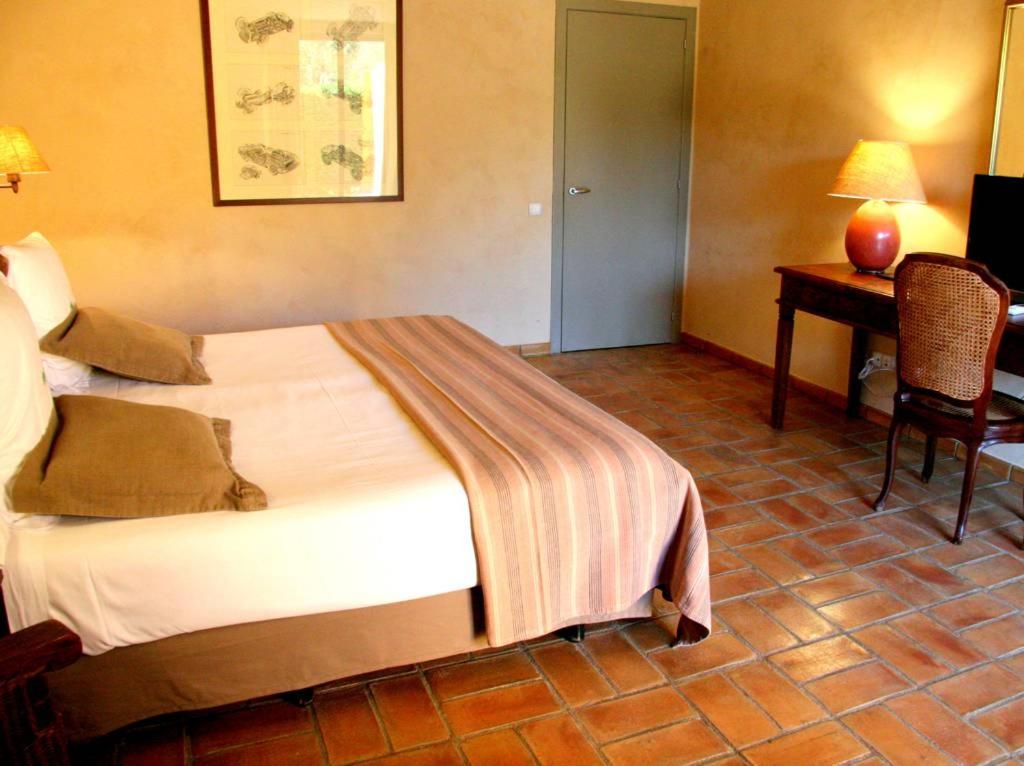 Standard Double Room - Photo 7