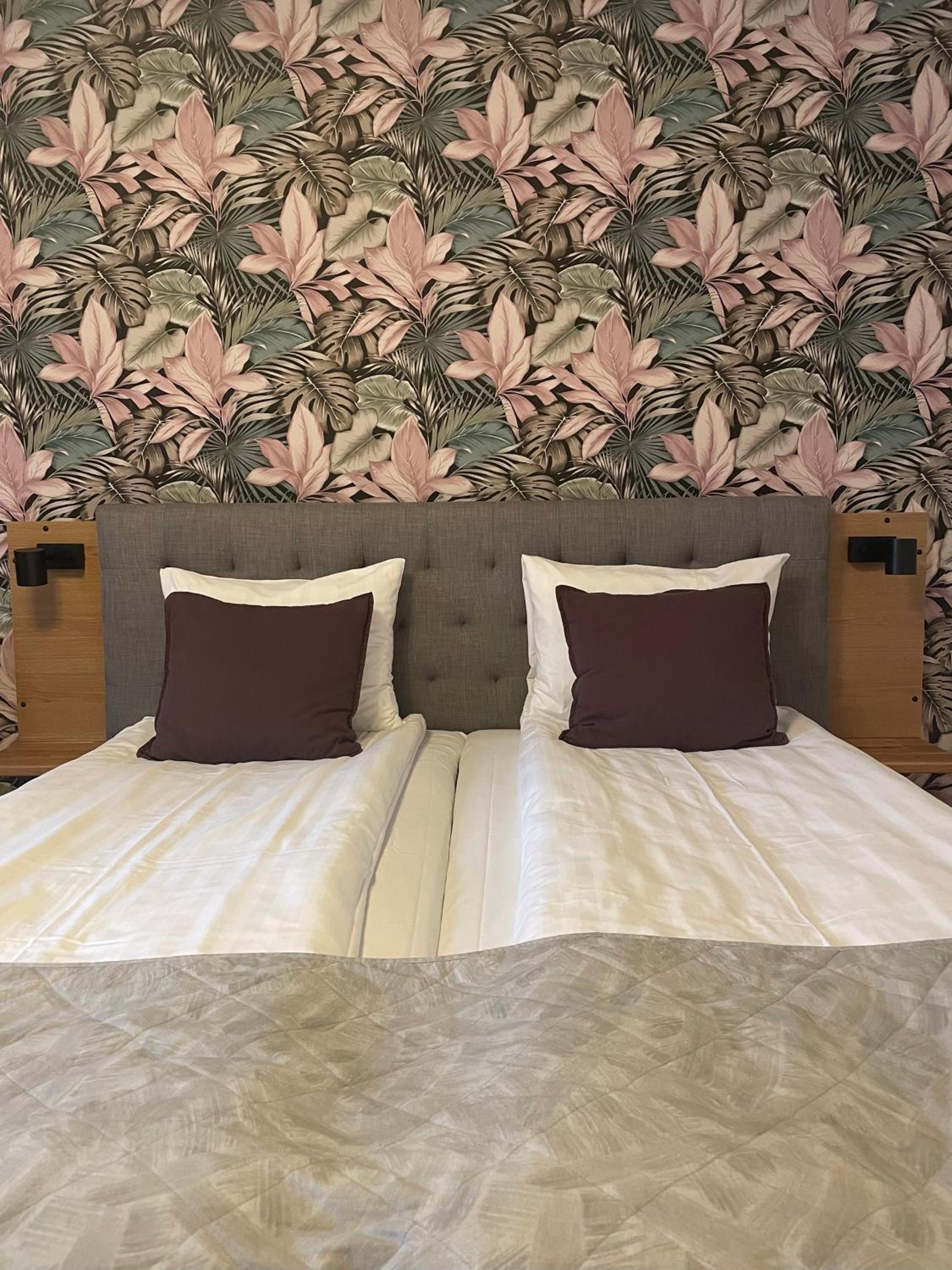 Premium room with sofa - Photo 2