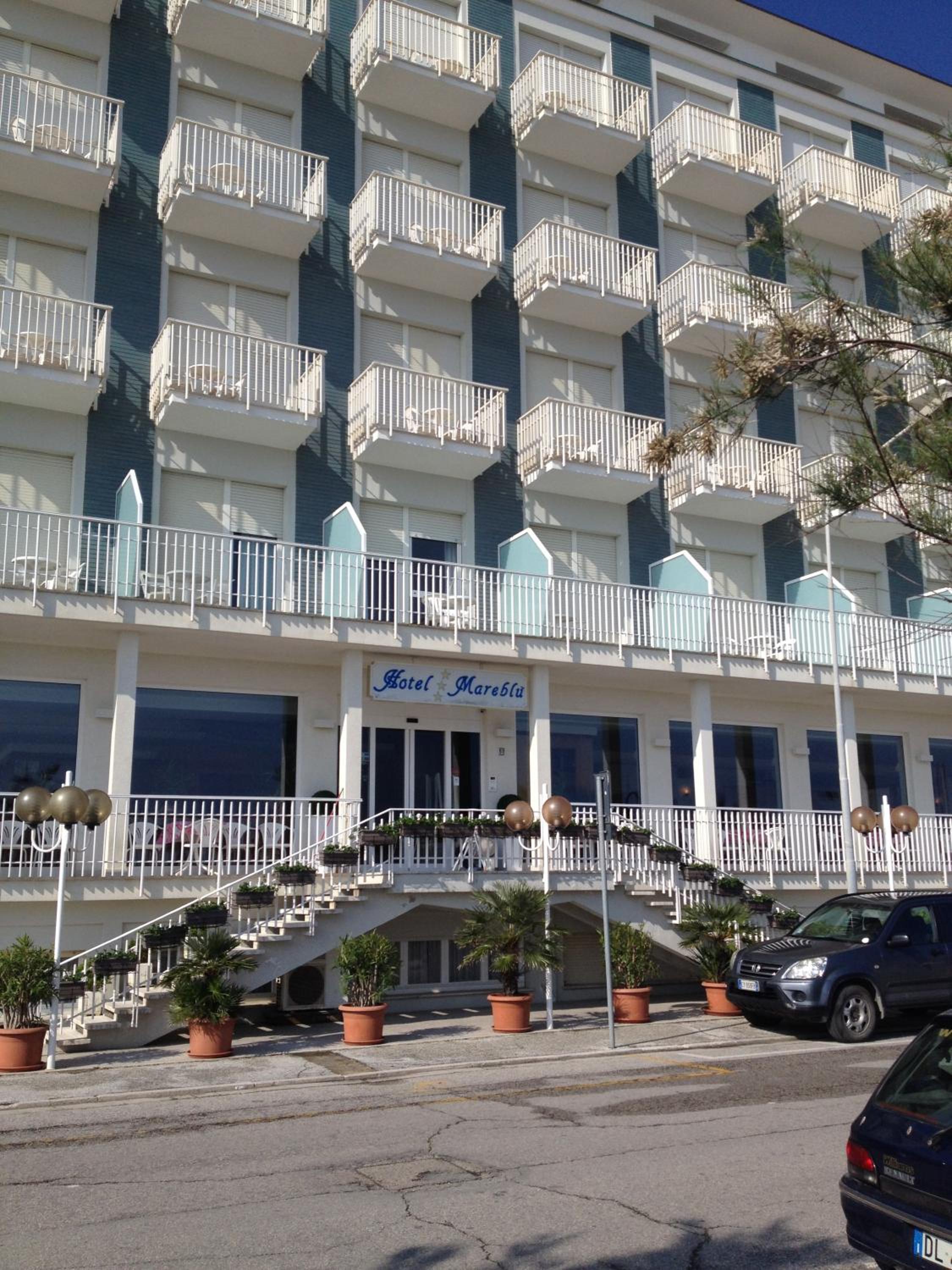 Double or Twin Room with Balcony and Sea View photo 3