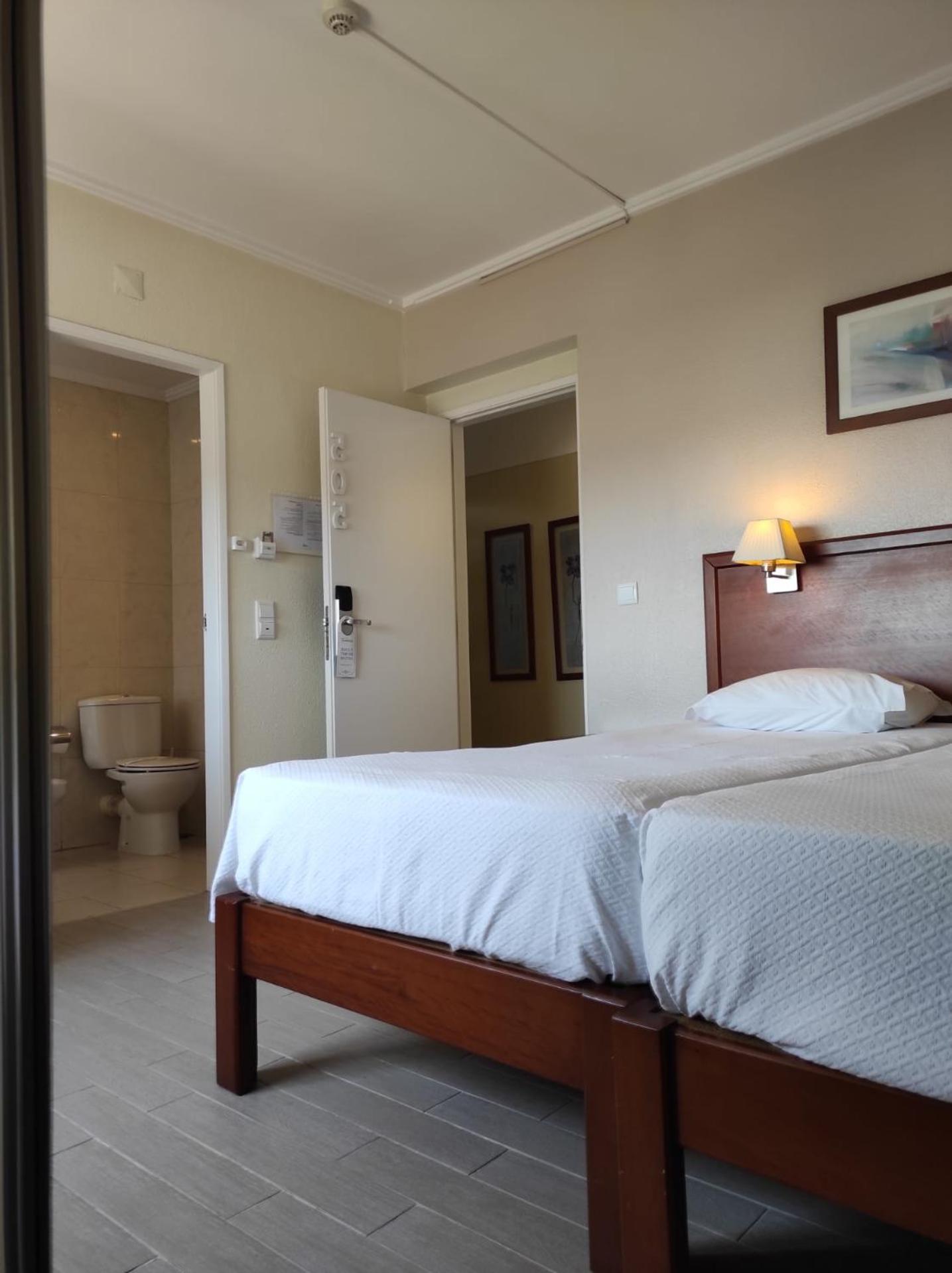 Standard Double or Twin Room - Photo 4