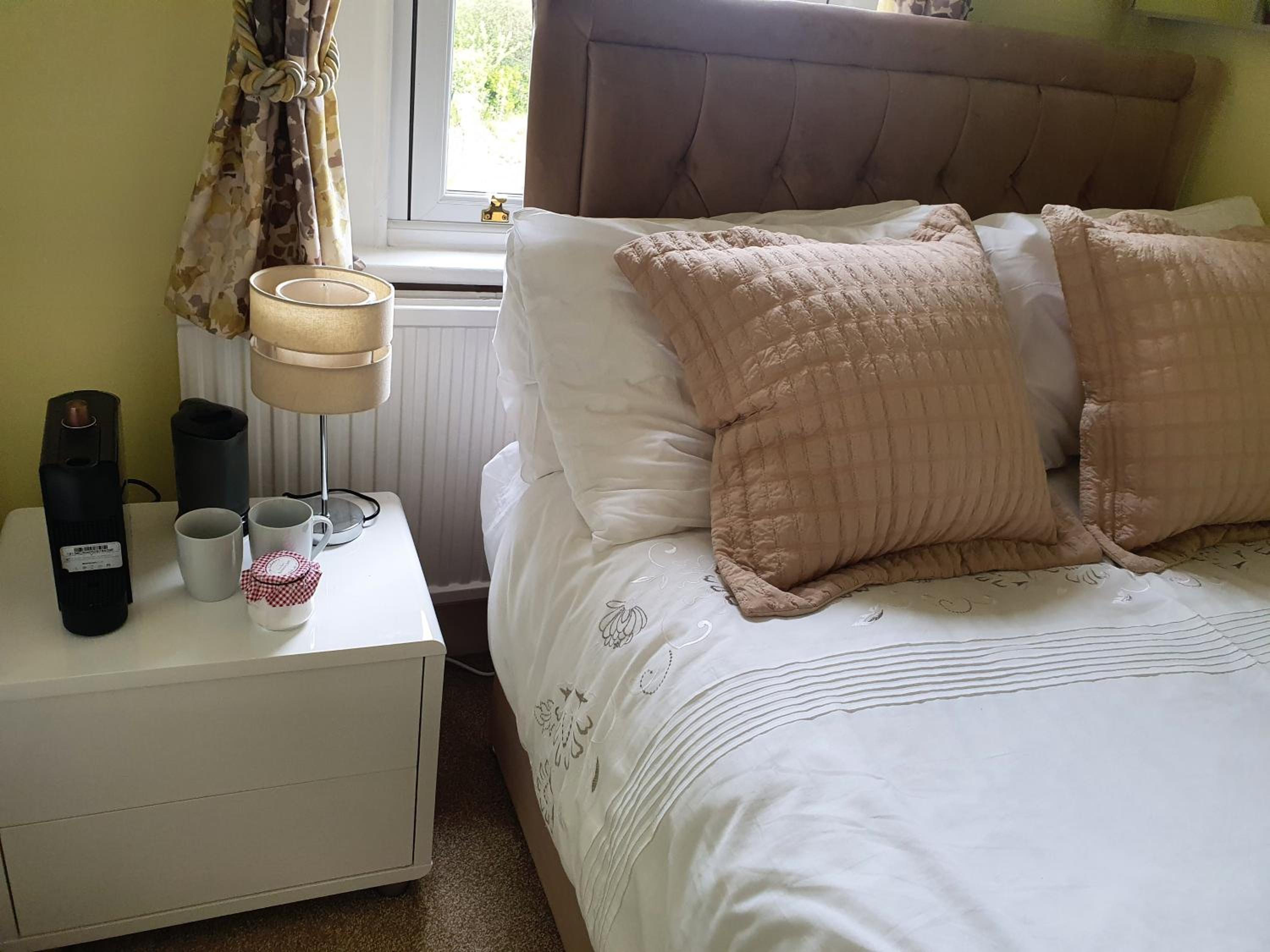 Single Room with Private External Bathroom