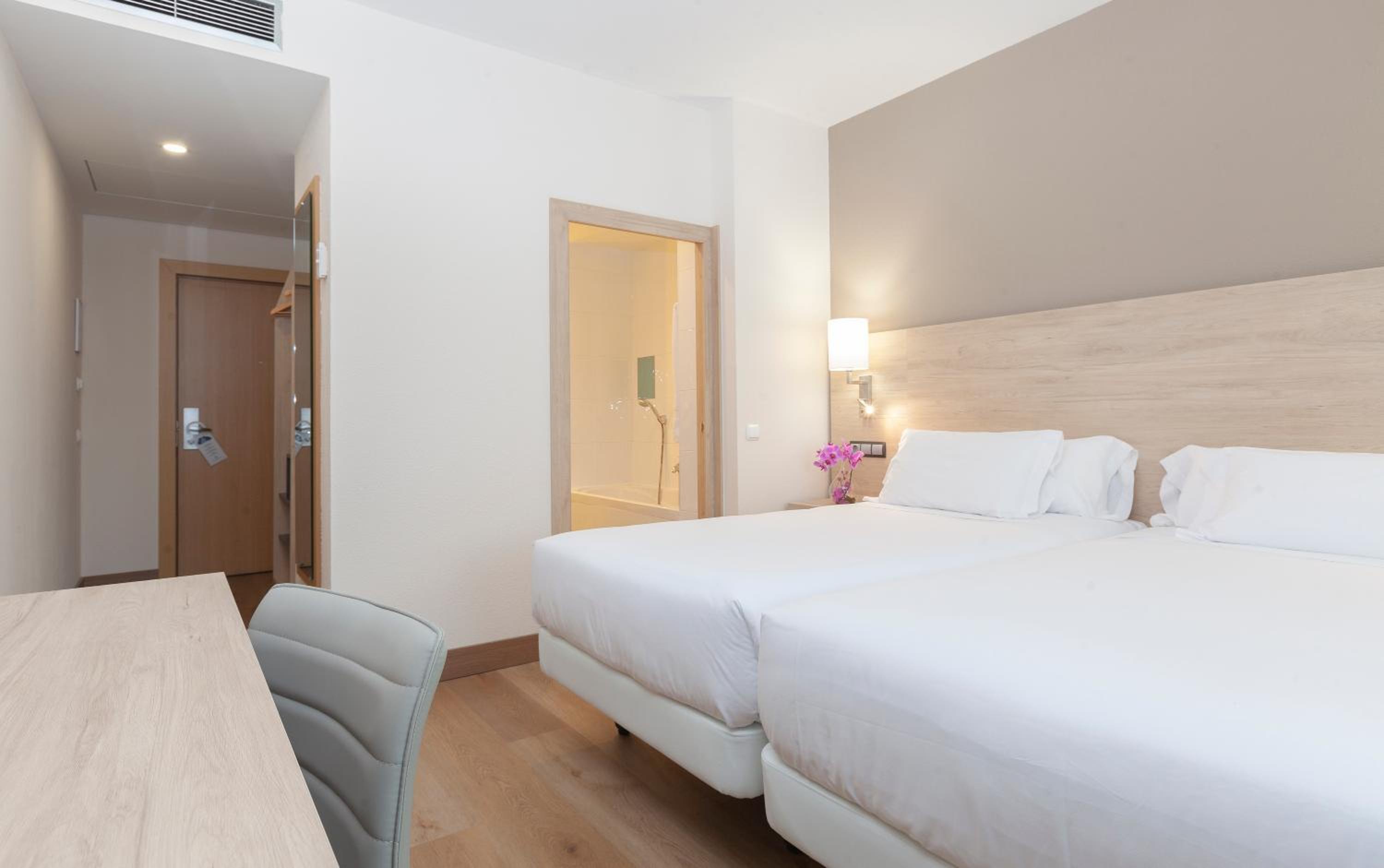 Deluxe Twin Room - Photo 4