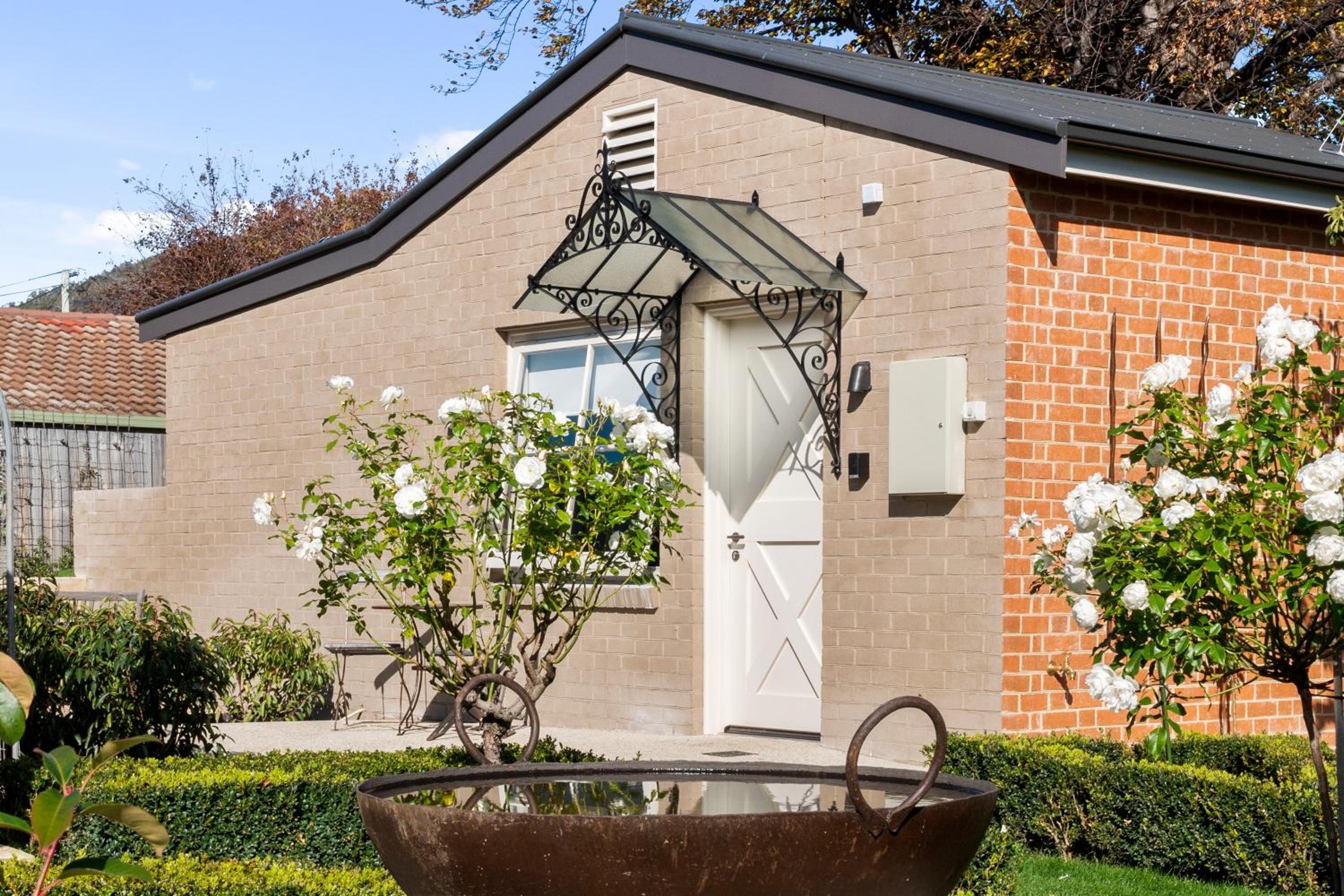 Bungalow with Garden View