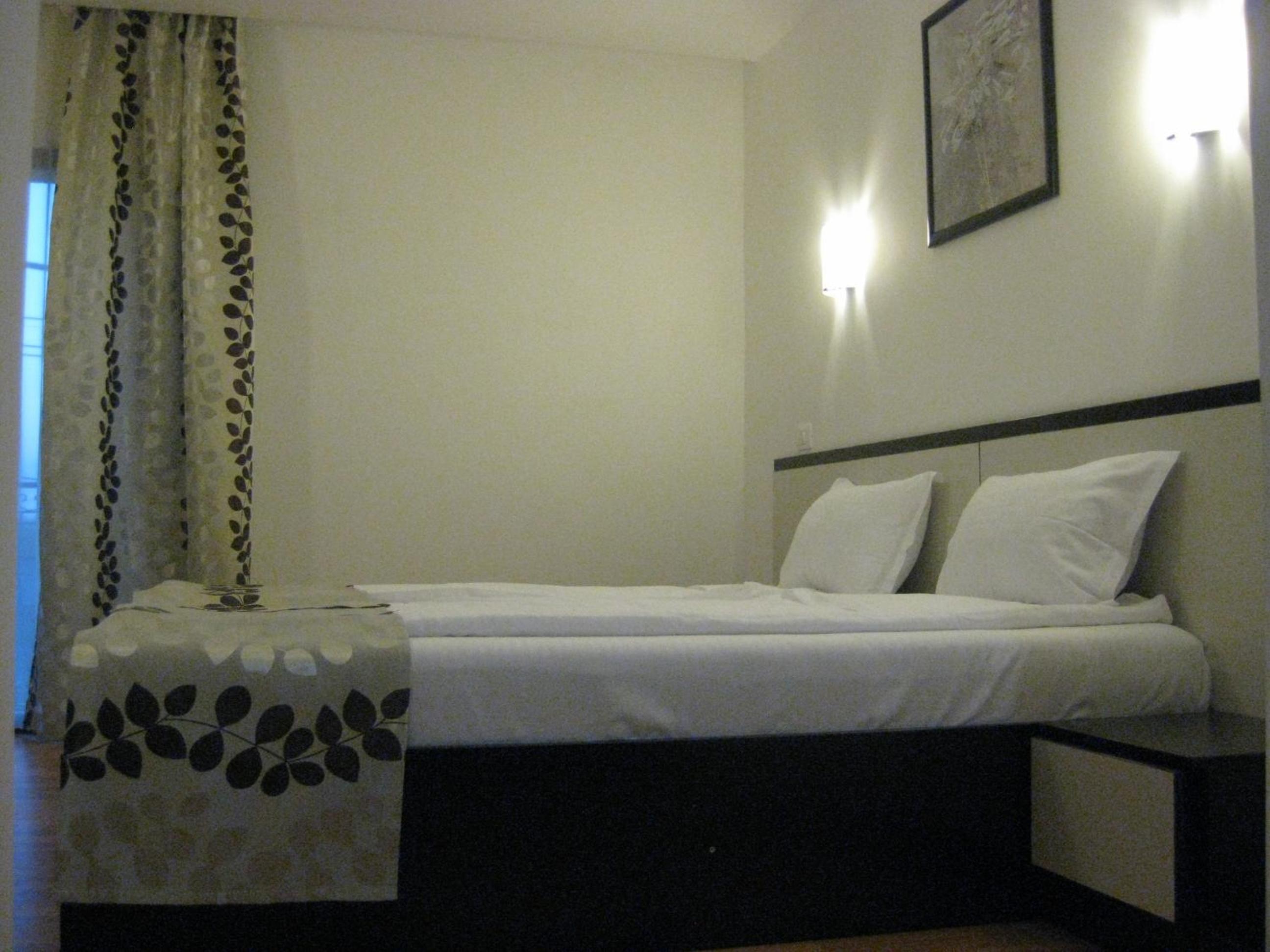 Twin Room - Photo 6