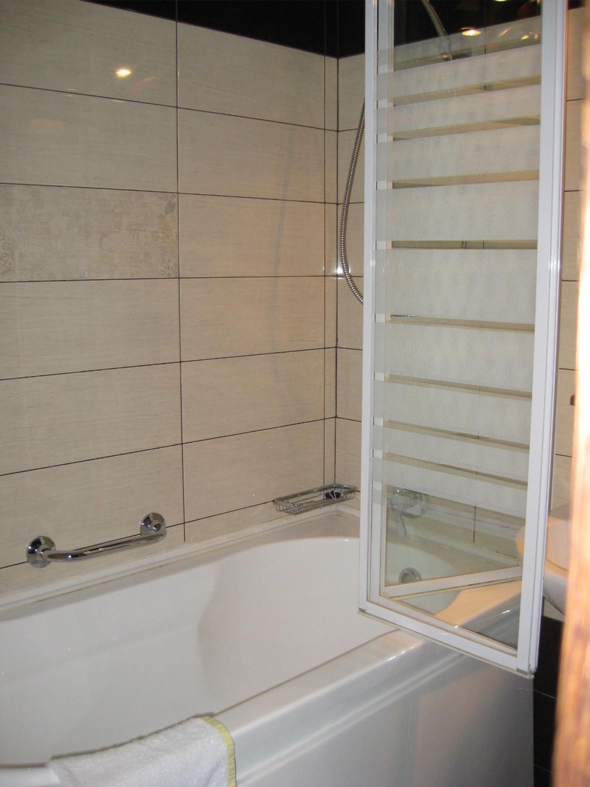 Twin Room - Photo 8