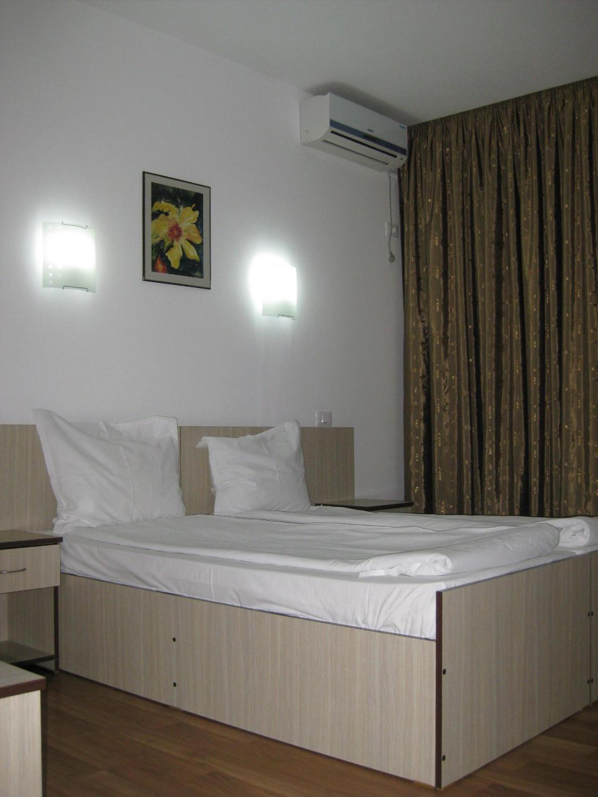 Twin Room - Photo 1