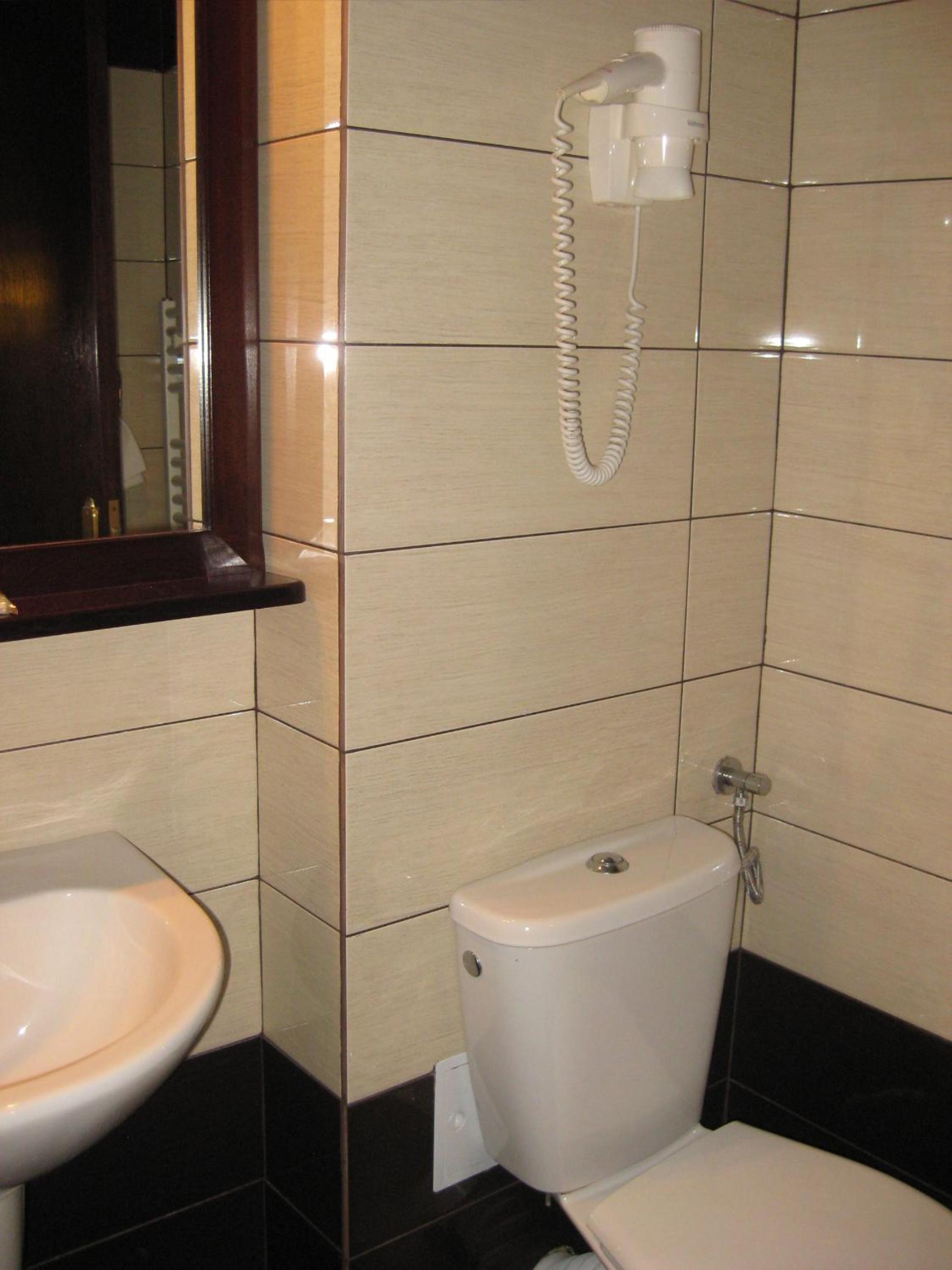 Twin Room - Photo 13