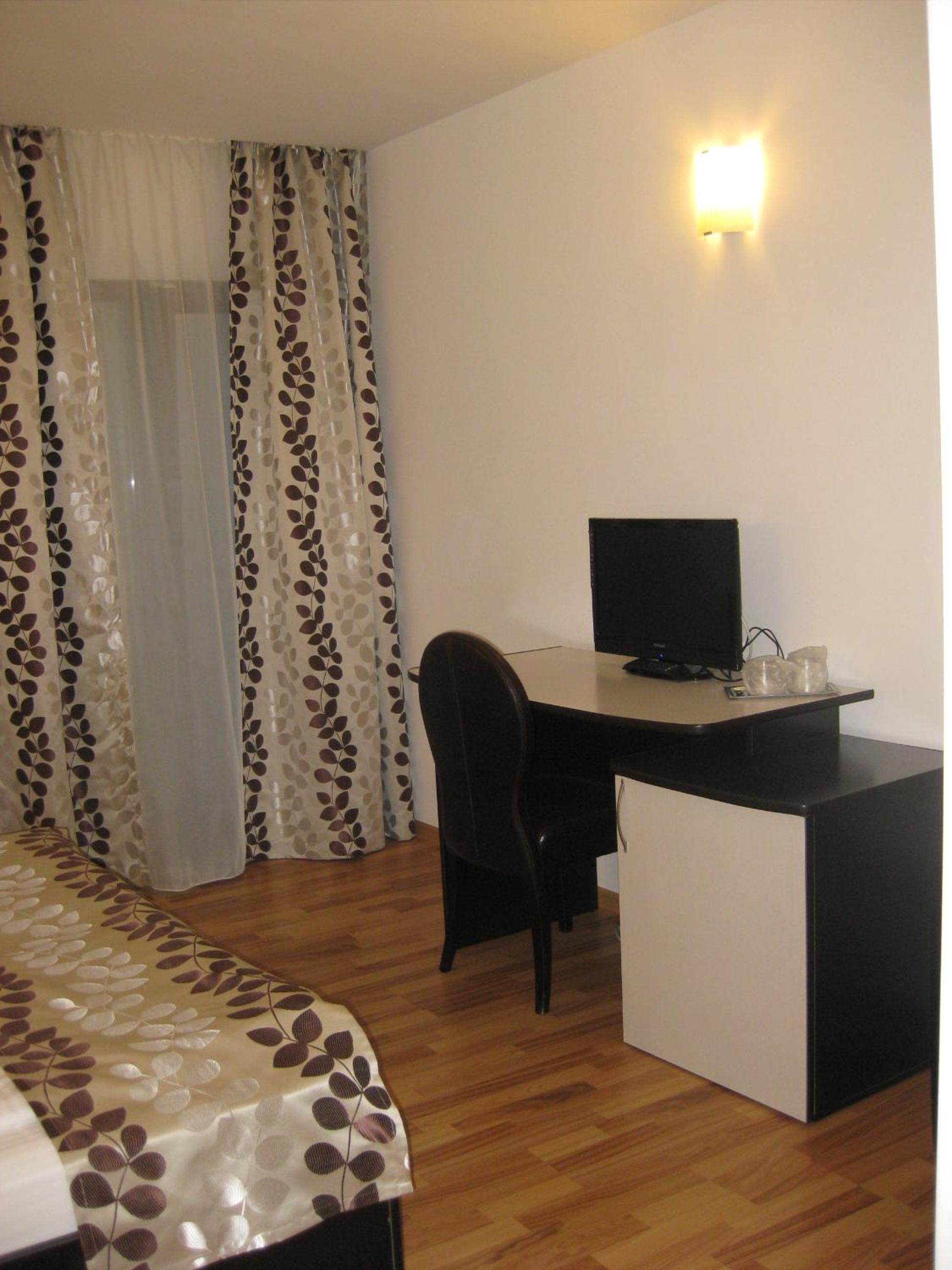 Twin Room - Photo 10