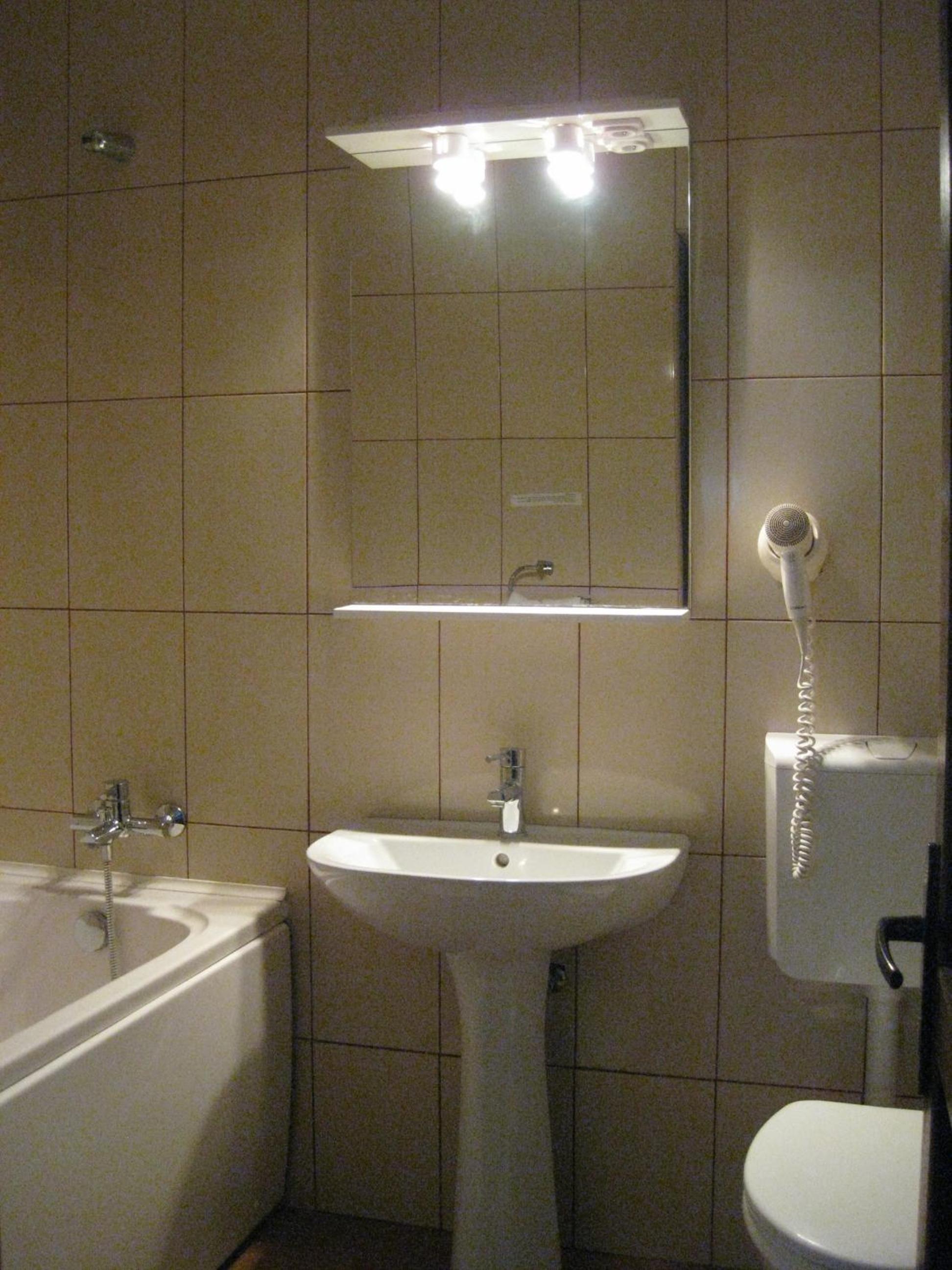 Twin Room - Photo 3