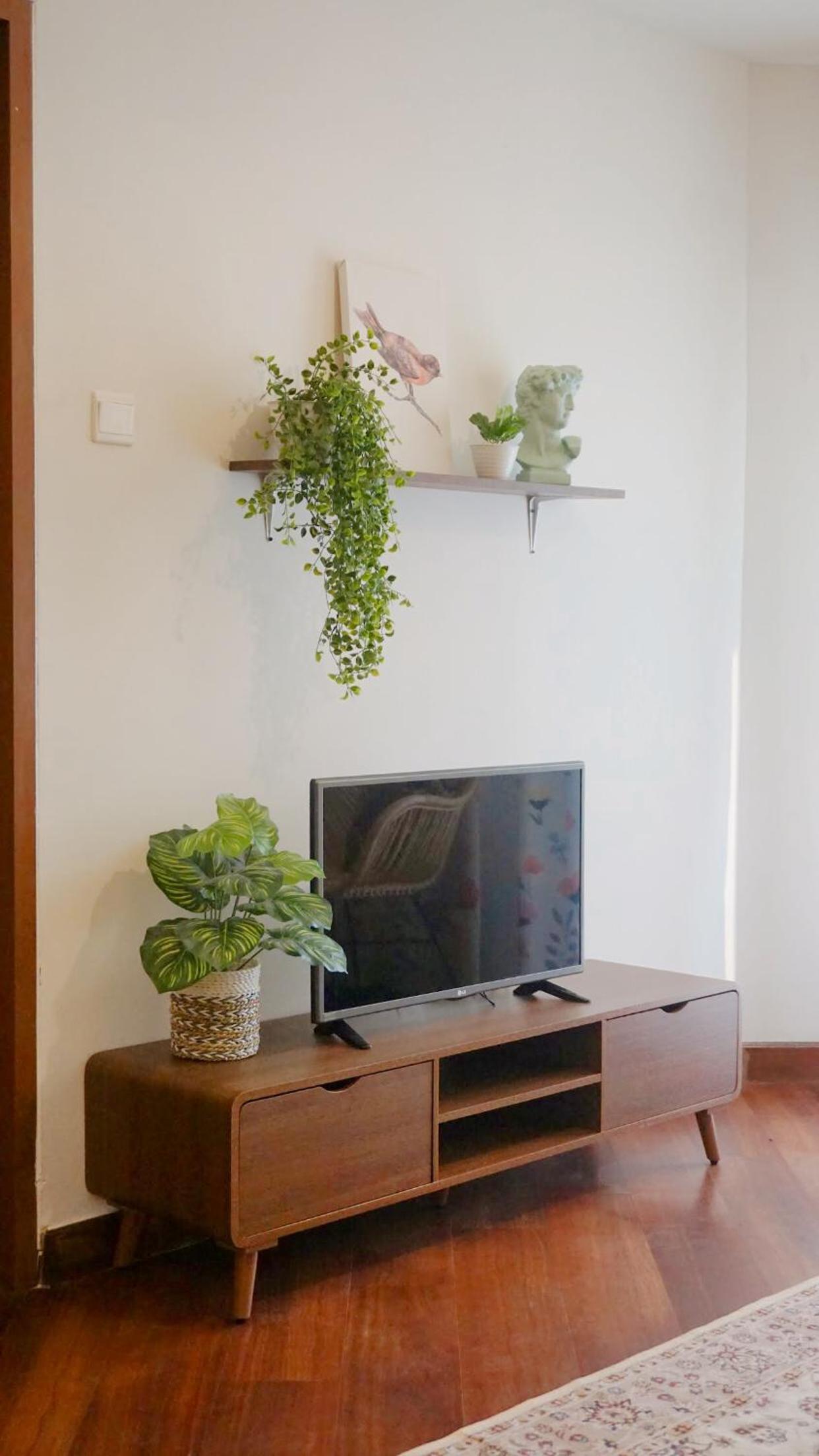Three-Bedroom Apartment - Photo 10