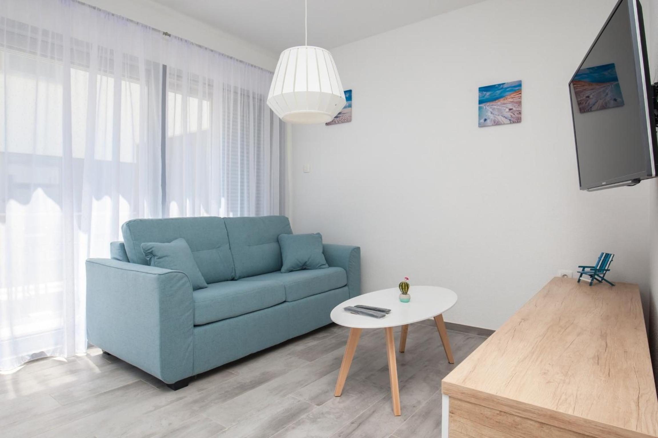Apartamento estándar de una habitación con terraza.