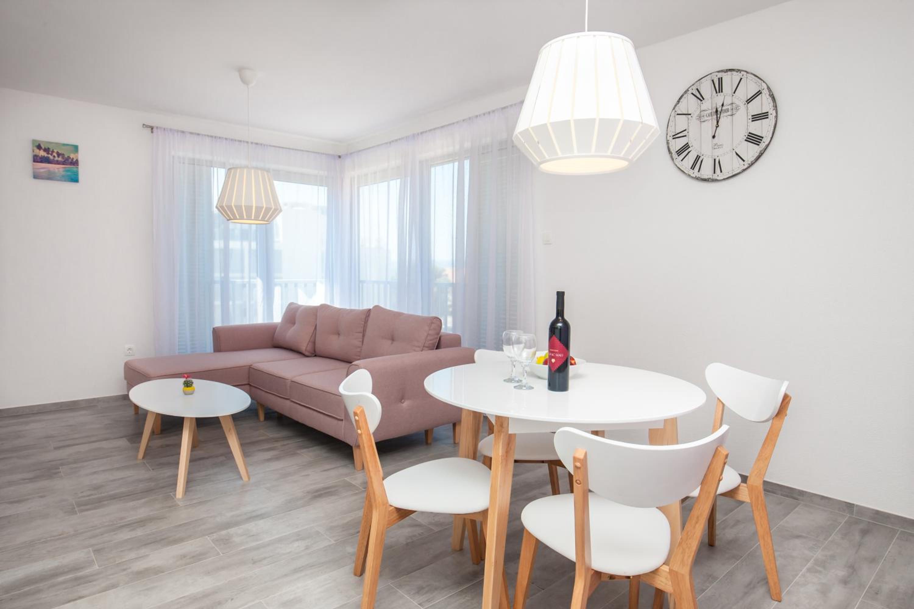 One Bedroom Apartment with Partial Sea View photo 2