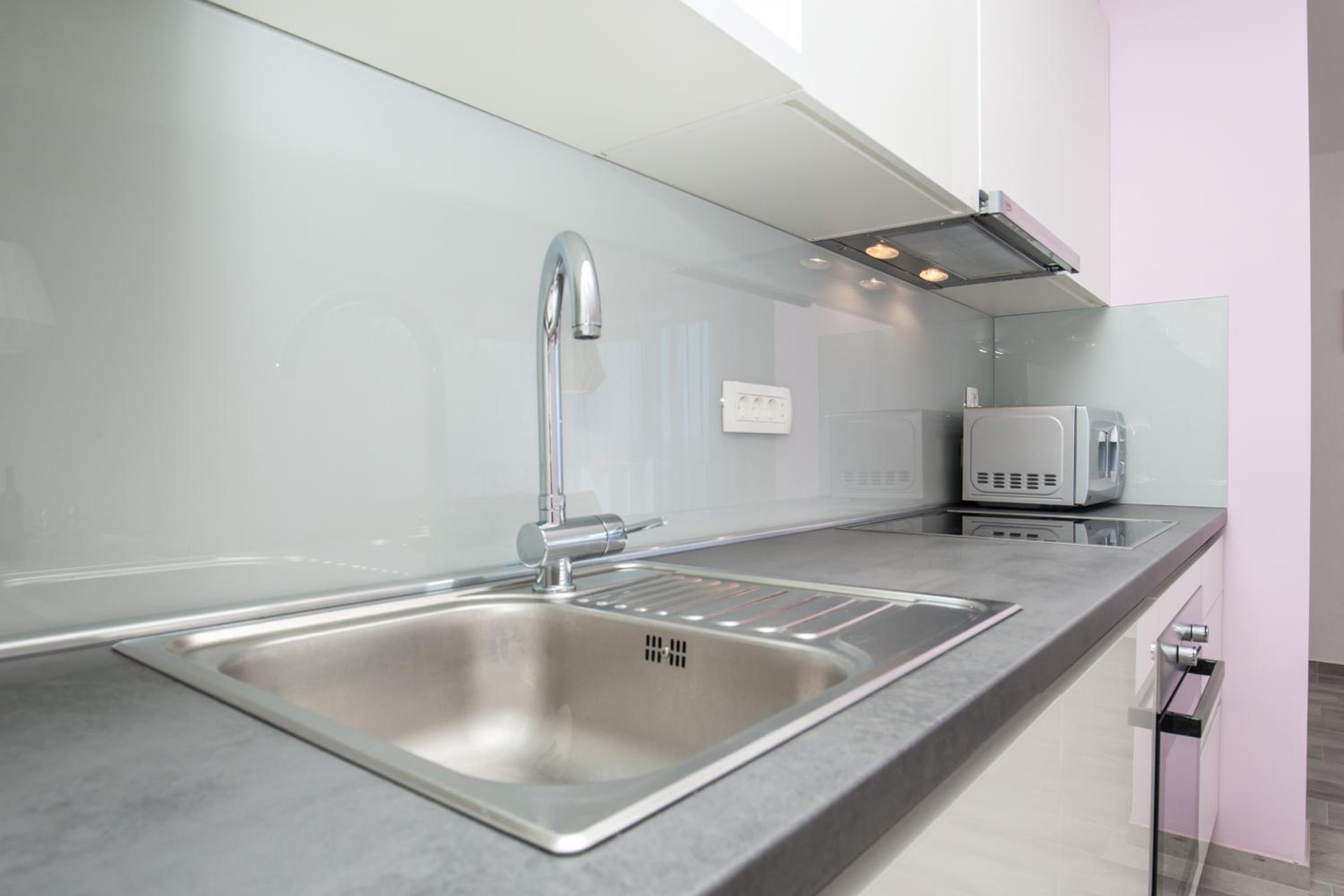 One Bedroom Apartment with Partial Sea View photo 3