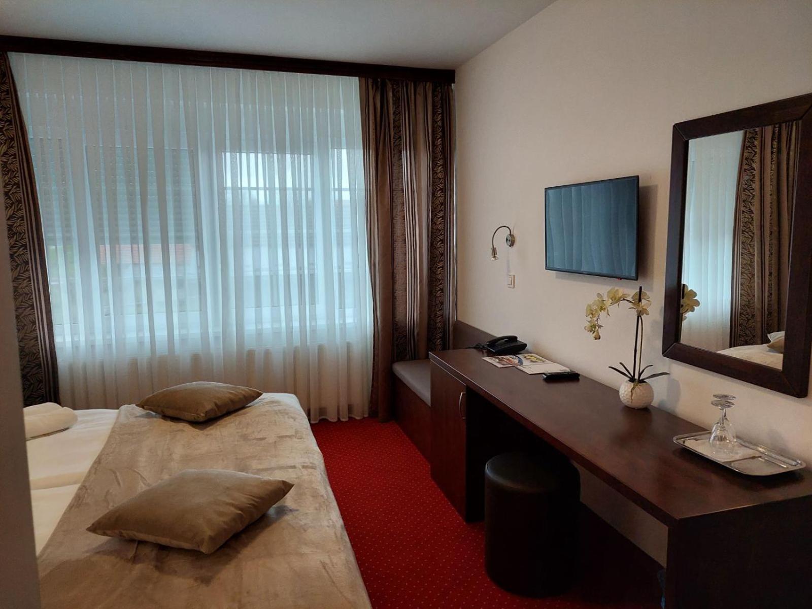 Single Room photo 2