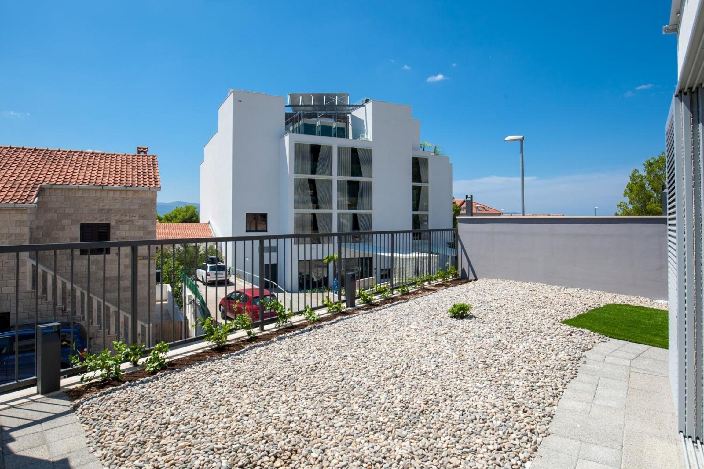 One Bedroom Apartment with Garden Terrace photo 2