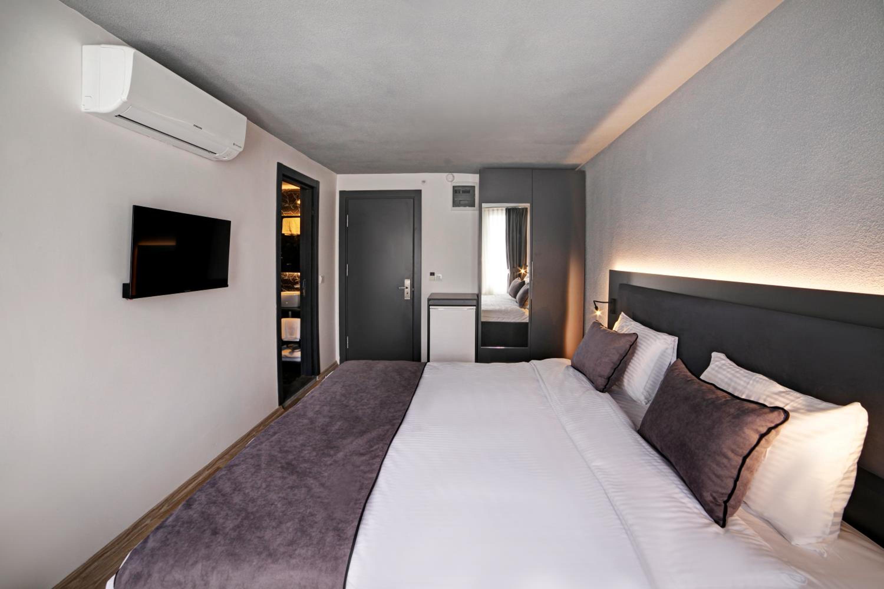 Economy Double Room photo 3
